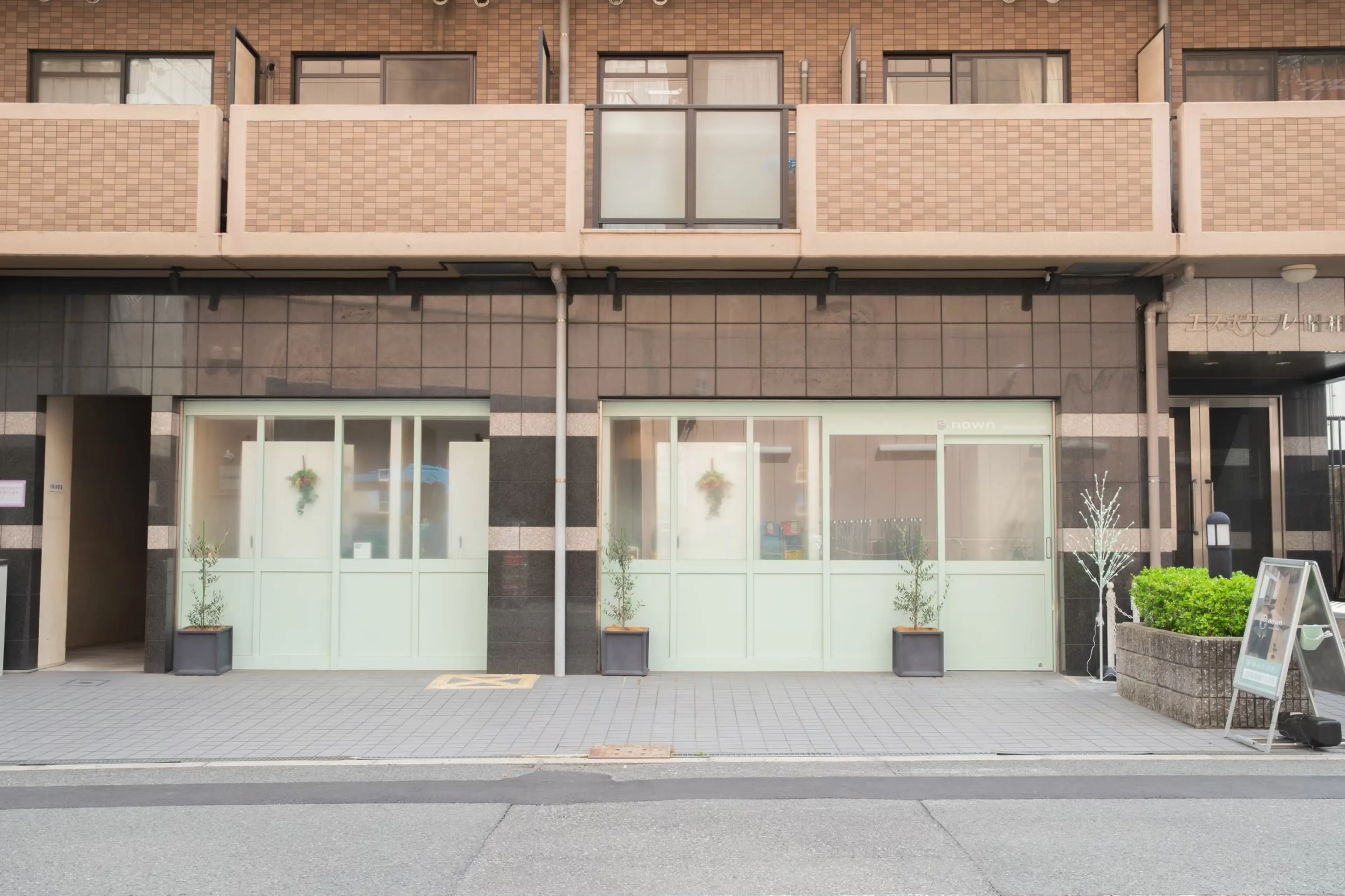 re;nown hair eye & nail design 昭和町店の内観・外観2