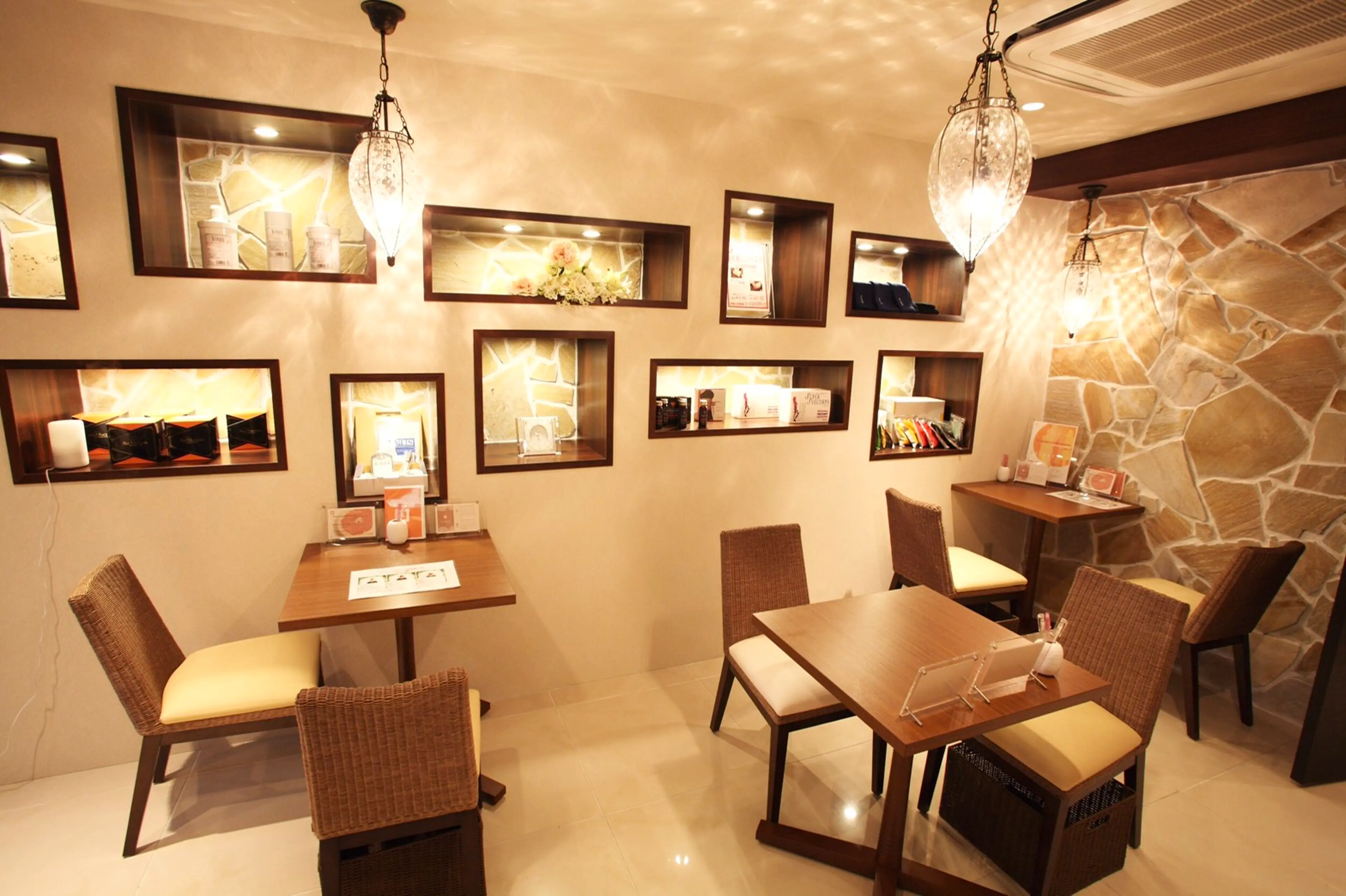 セントラヴィ新宿店の内観・外観1