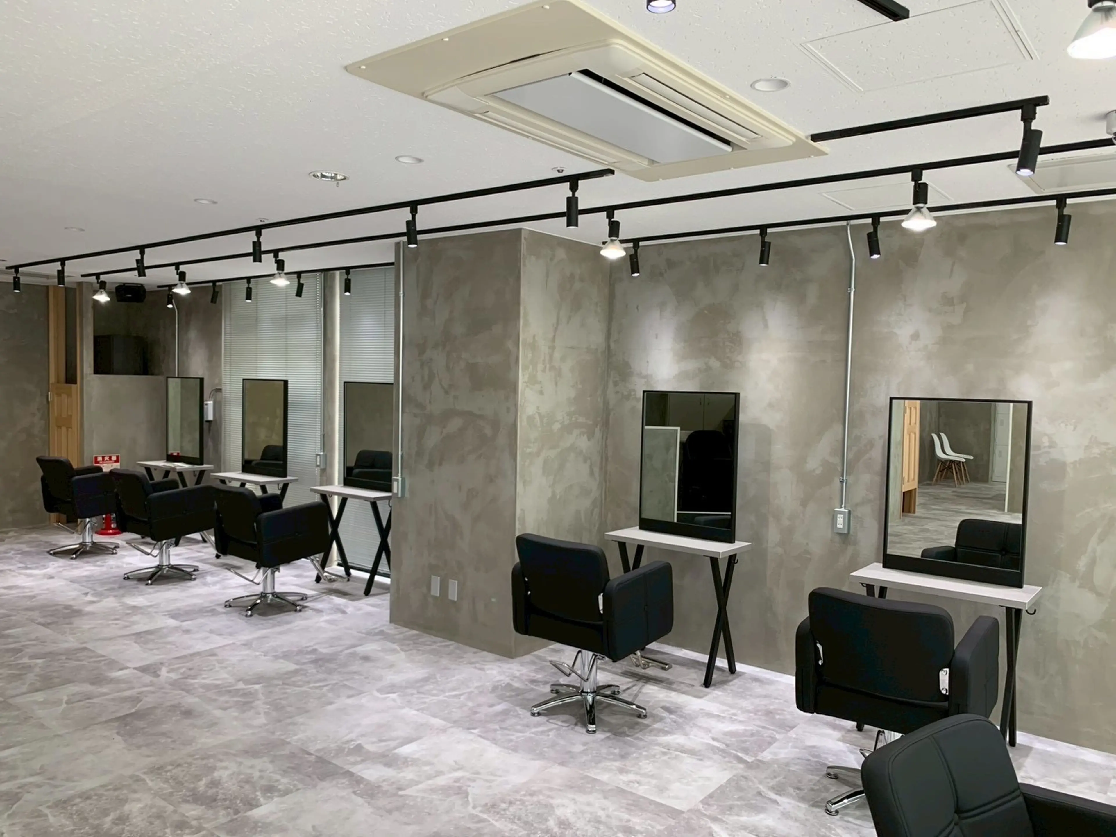 YOFA HAIR川西店の内観・外観1