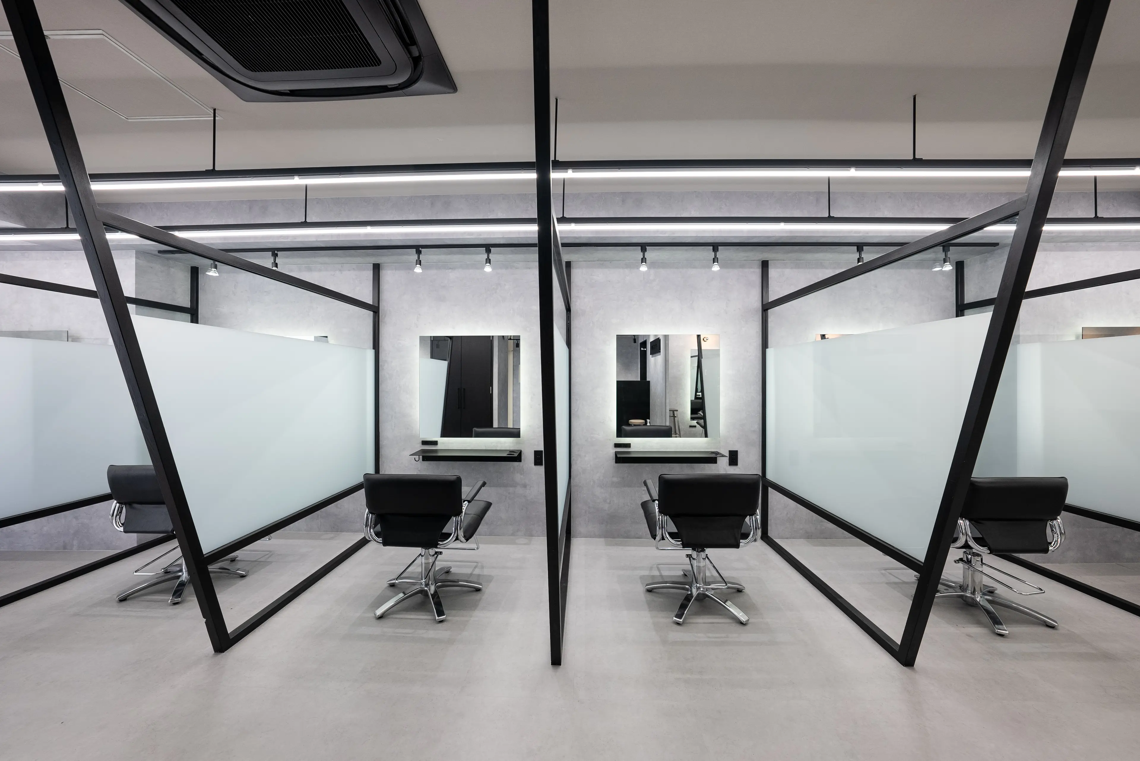 charme静岡店の内観・外観1