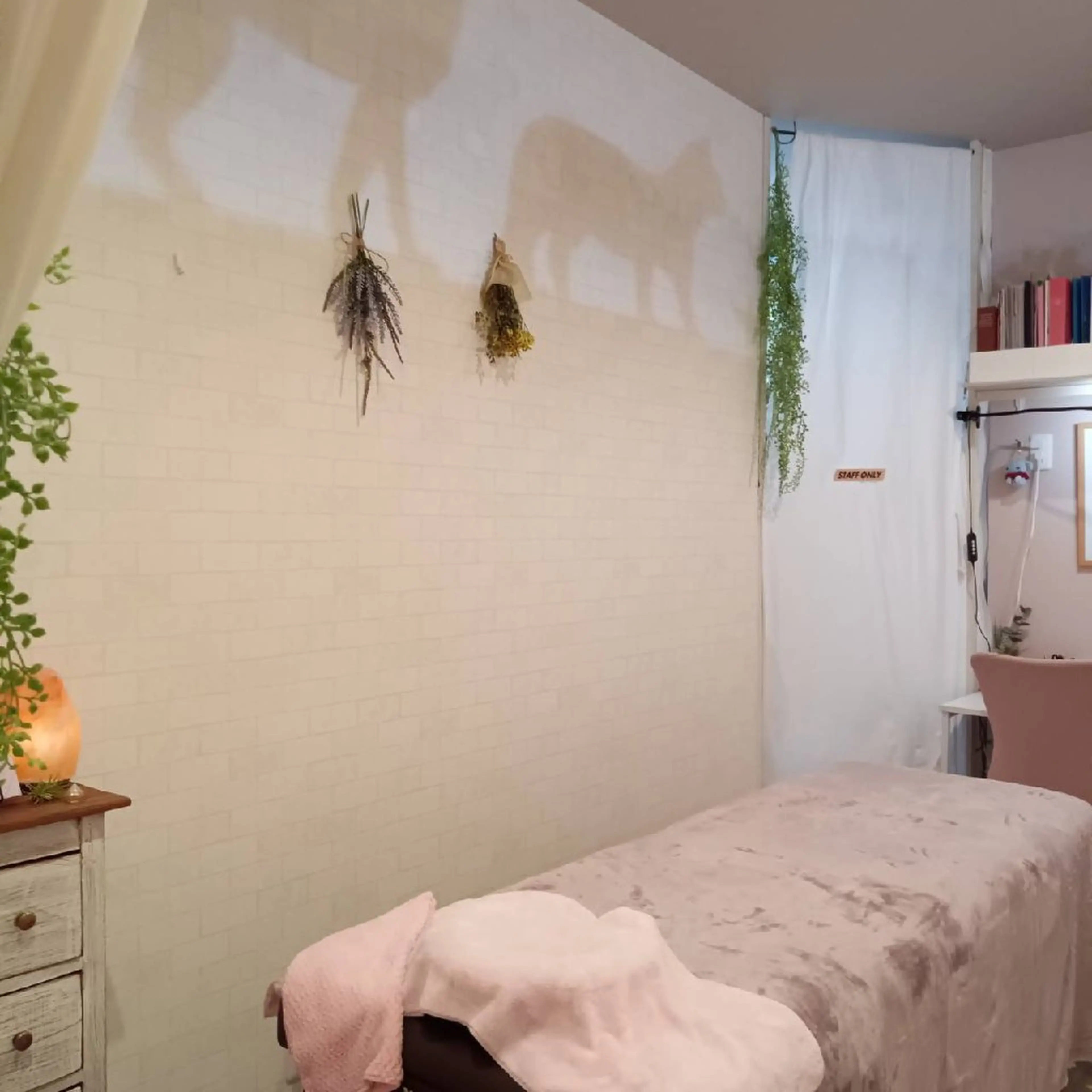 美容鍼灸サロンナチュラルハリーの内観・外観2