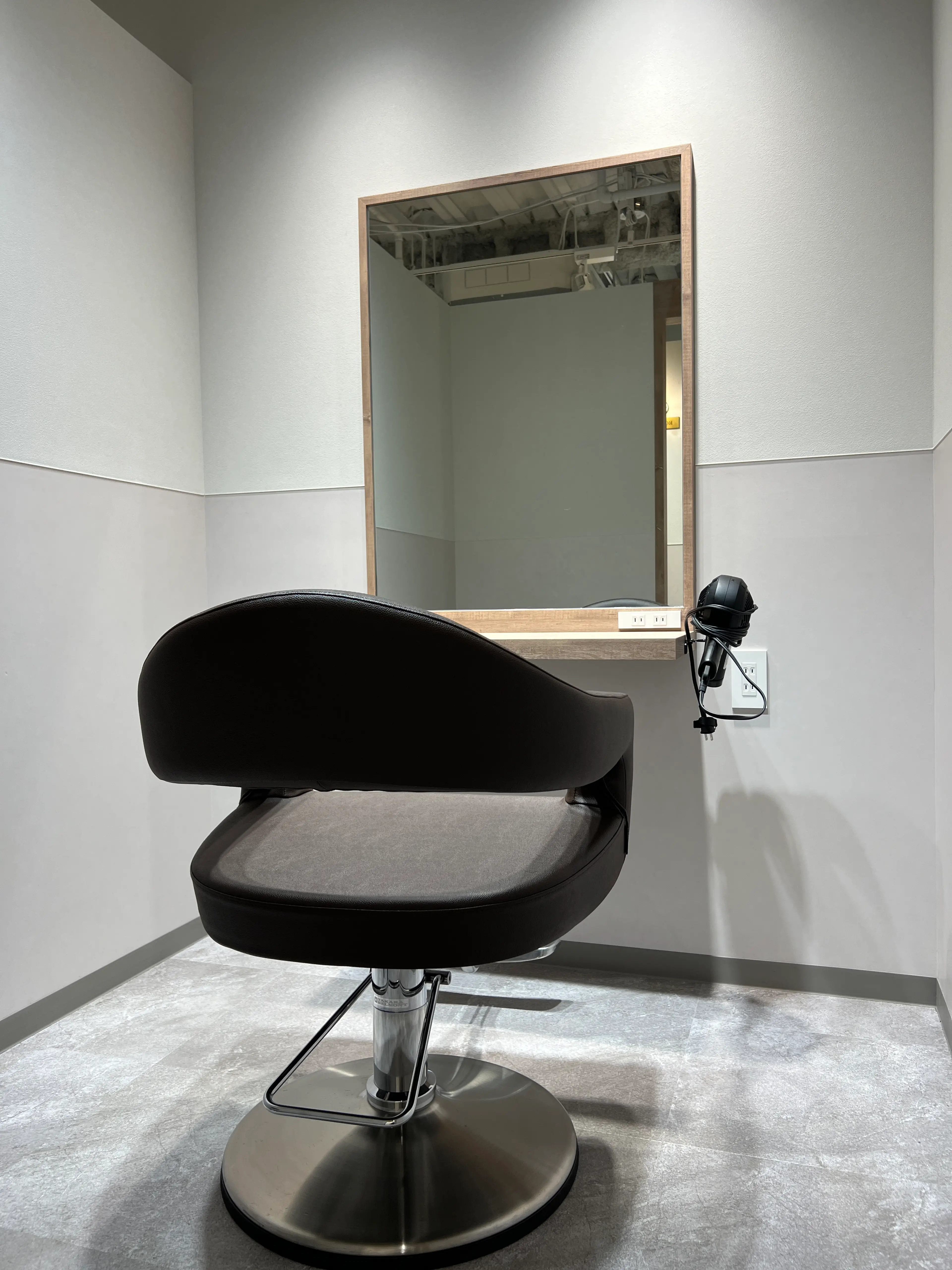 SALOWIN(サロウィン)三宮店の内観・外観3