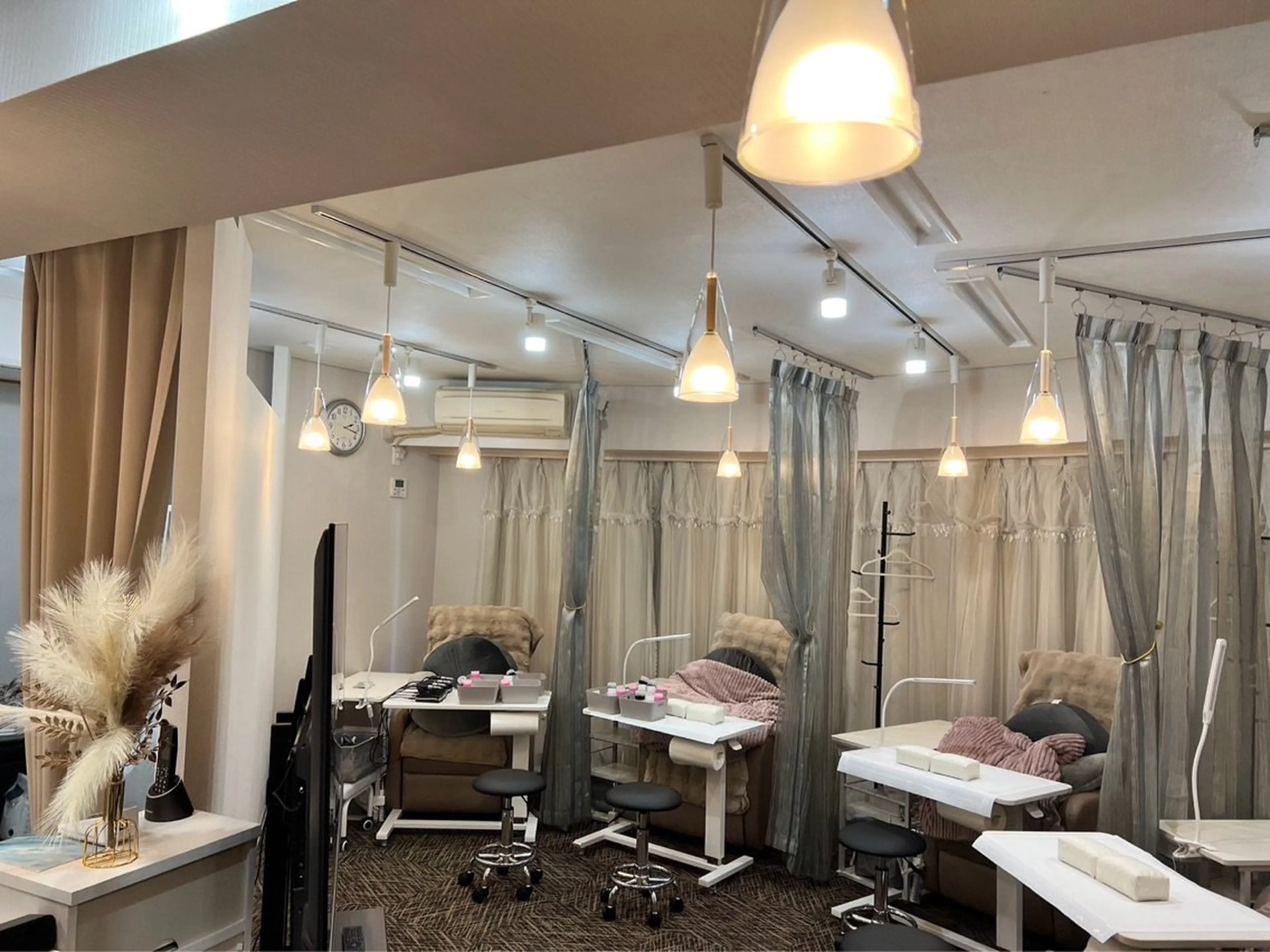 Puti nailの内観・外観1