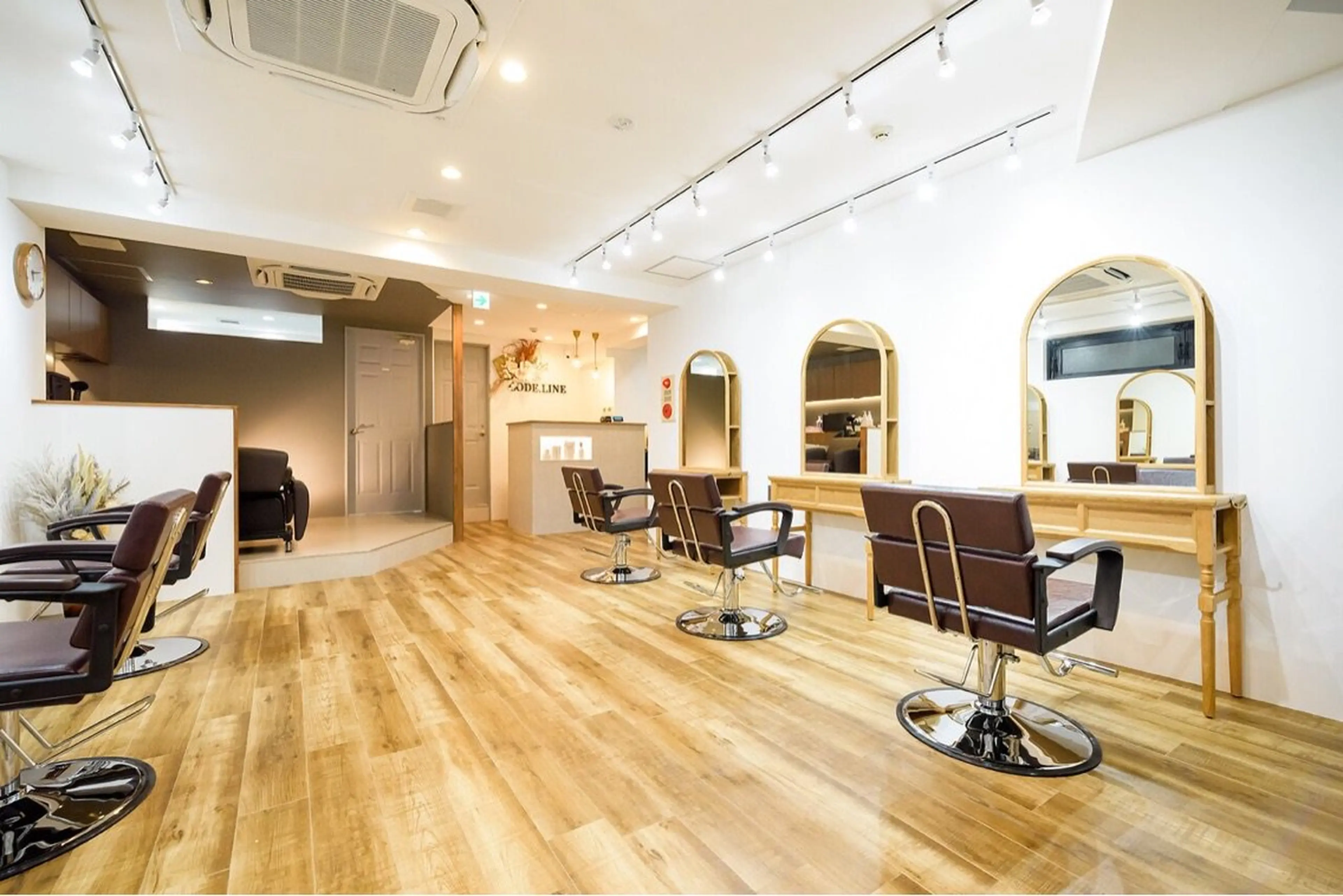 CODE.LINEの内観・外観2