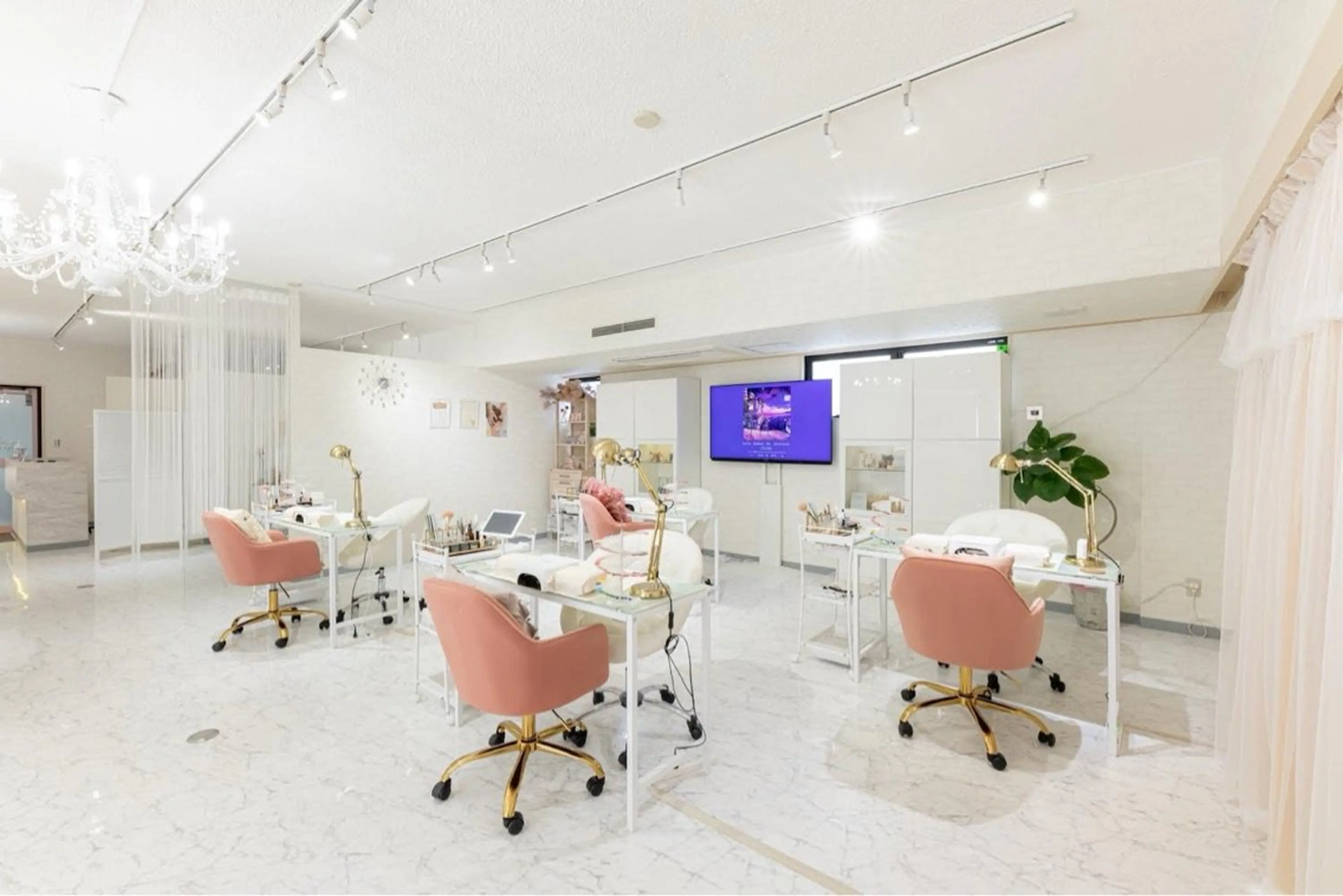Nail&Eyelash Cheriの内観・外観2