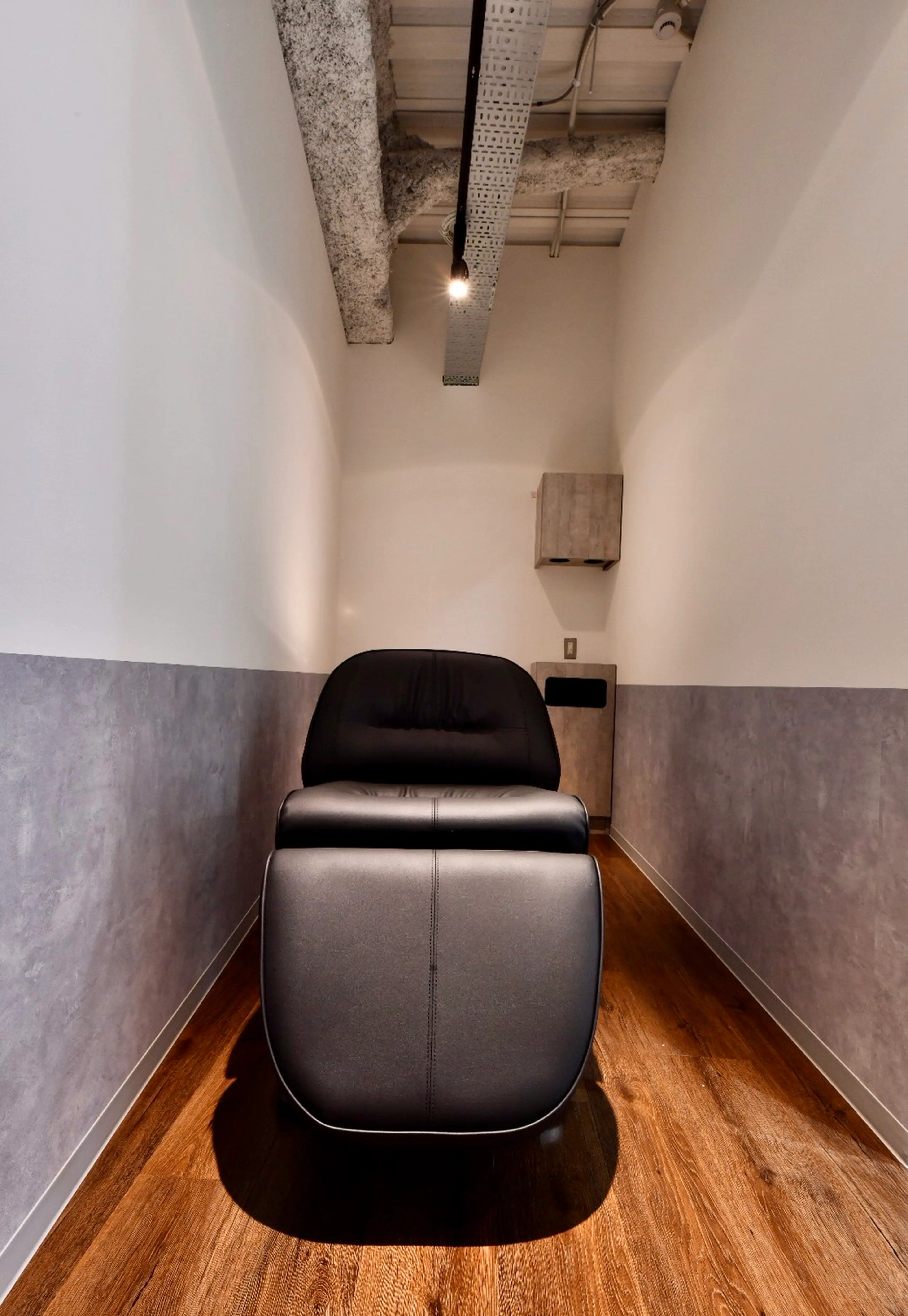 FRAME + HairEsthe 御堂筋難波店の内観・外観3