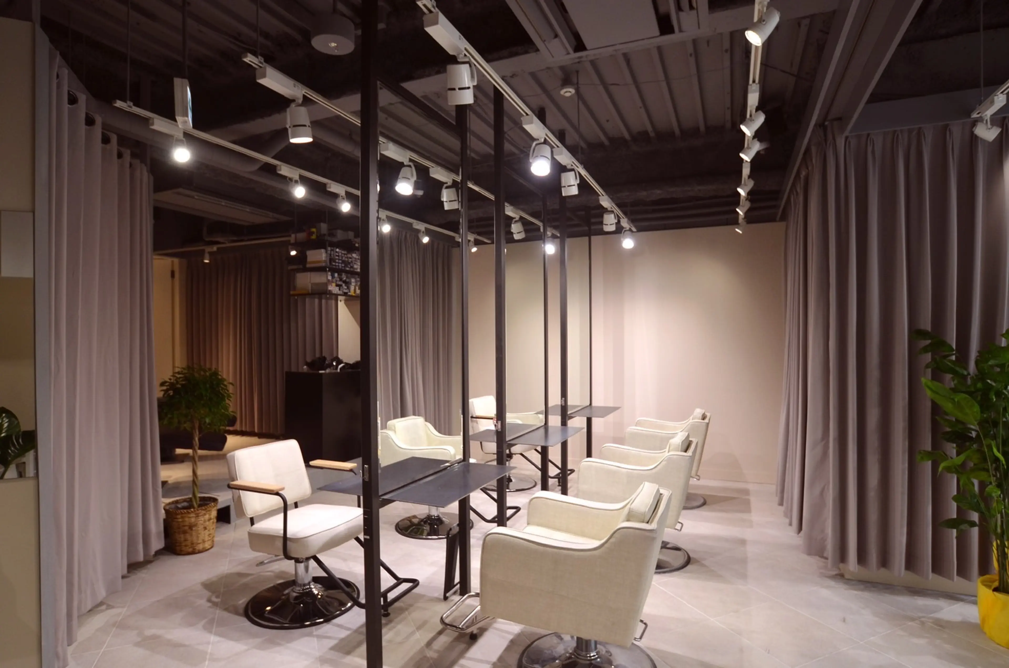 Beee hair salon 渋谷本店の内観・外観2