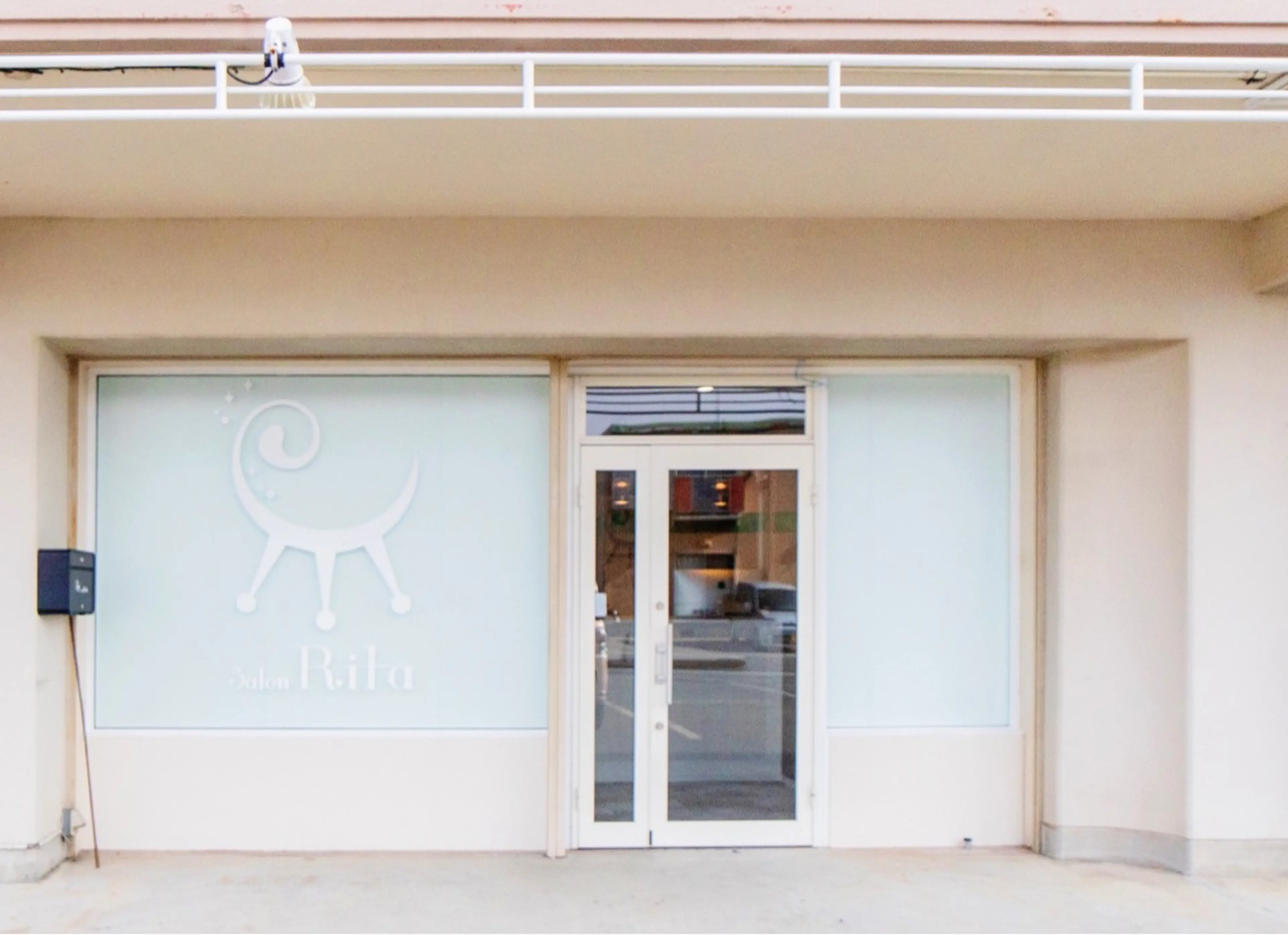 Salon Ritaの内観・外観2