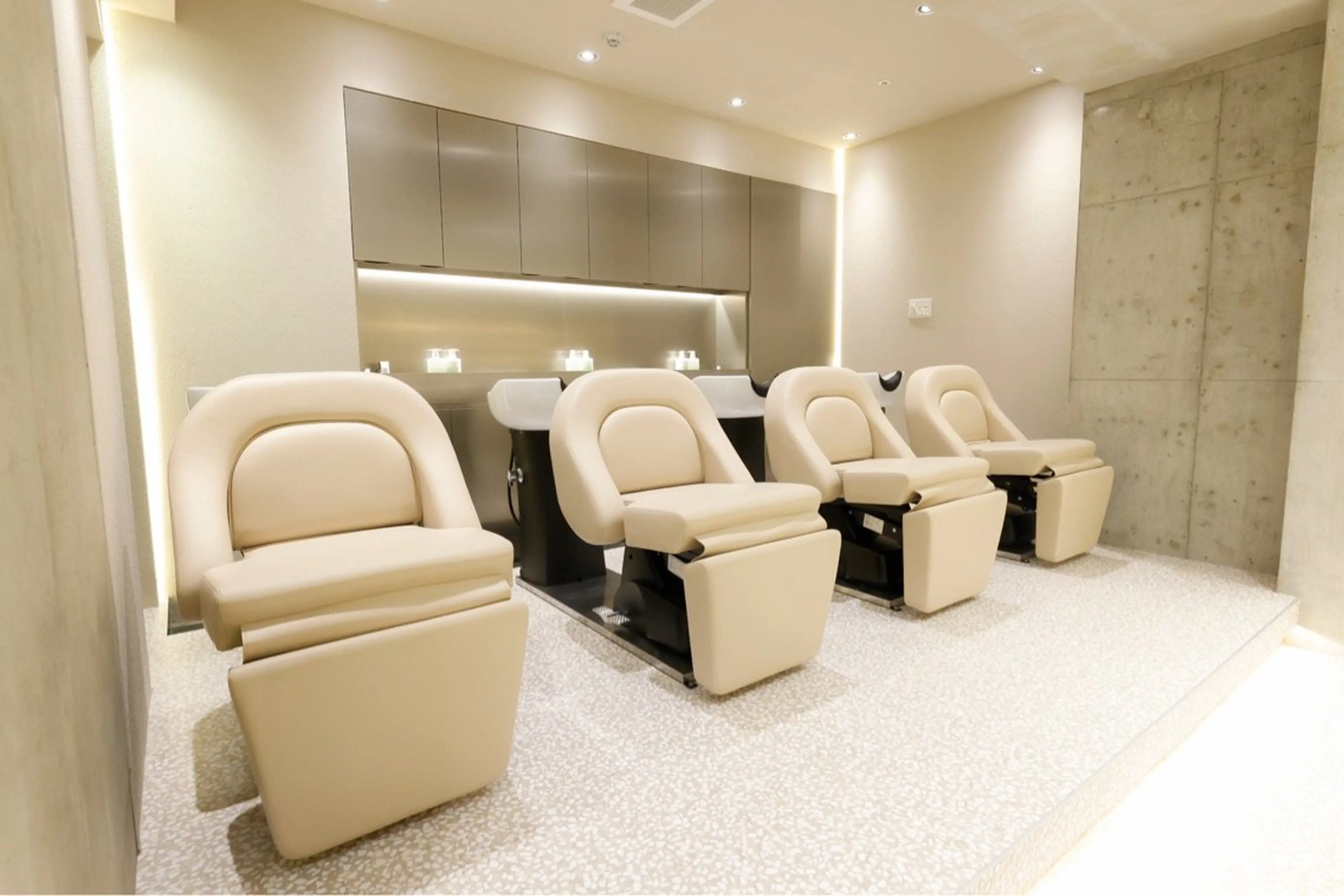 SALOWIN池袋East店4Fの内観・外観3