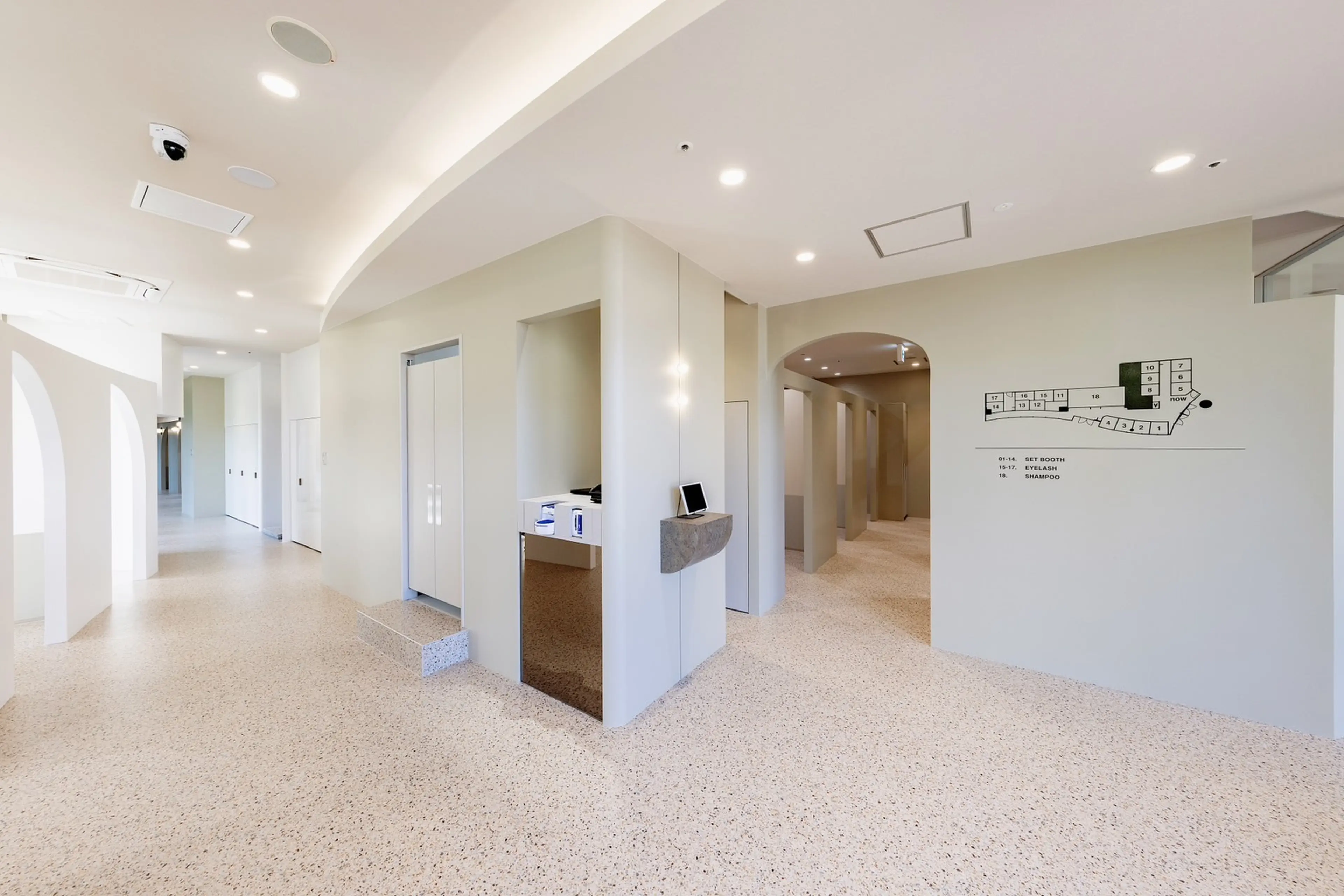 tocca hair&treatment 難波店の内観・外観1