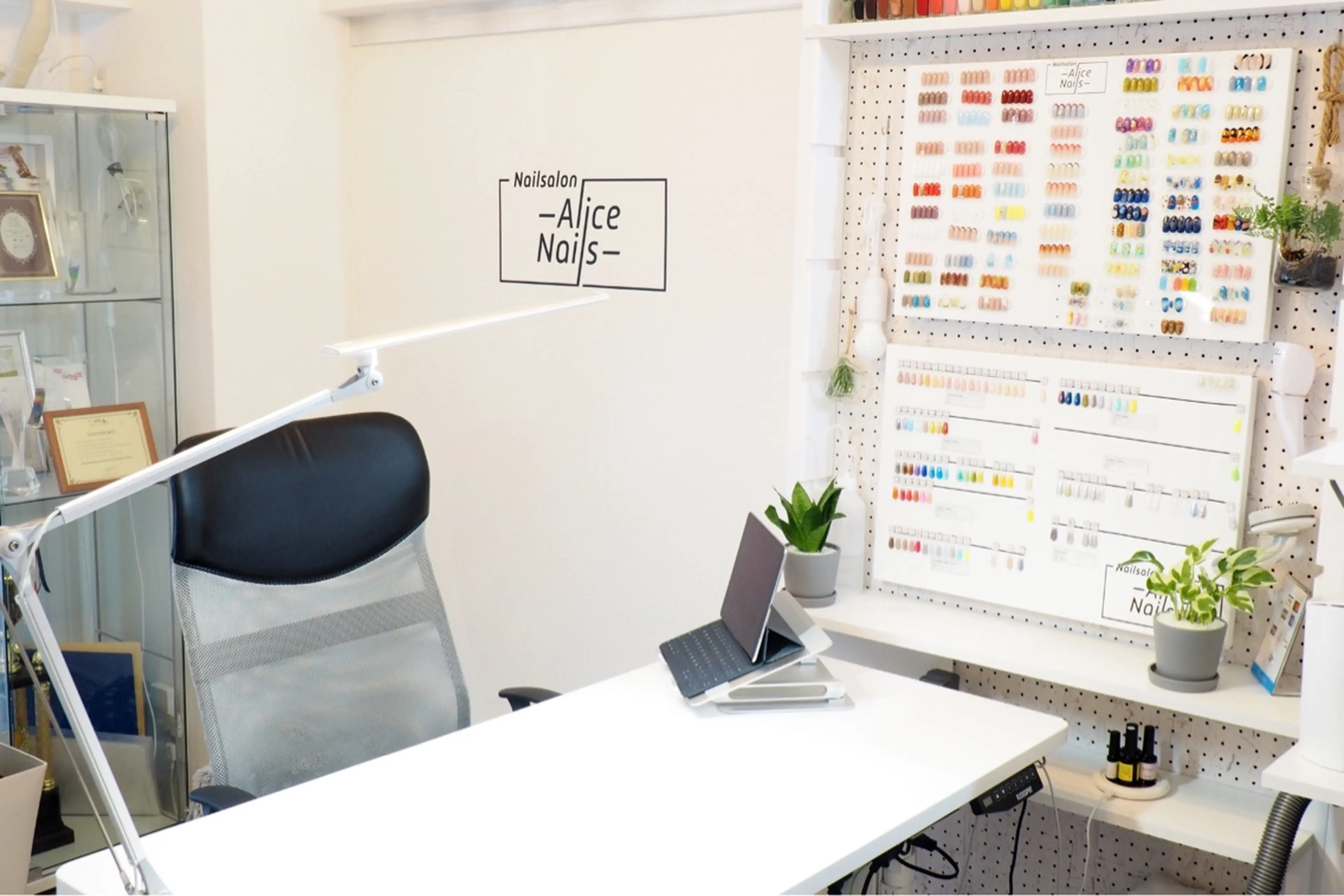 ネイルサロン アリスネイルズの内観・外観1