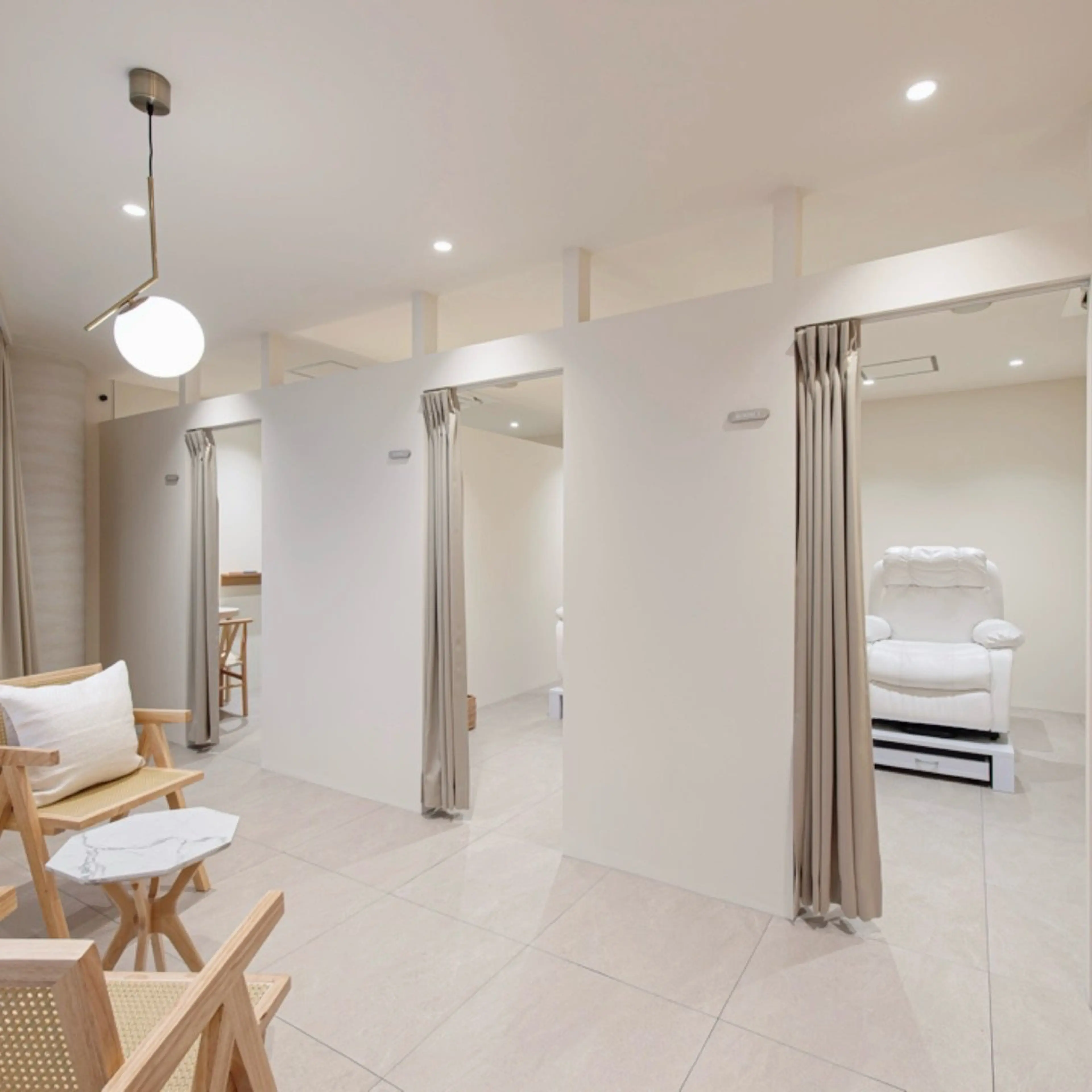 and MOREの内観・外観1