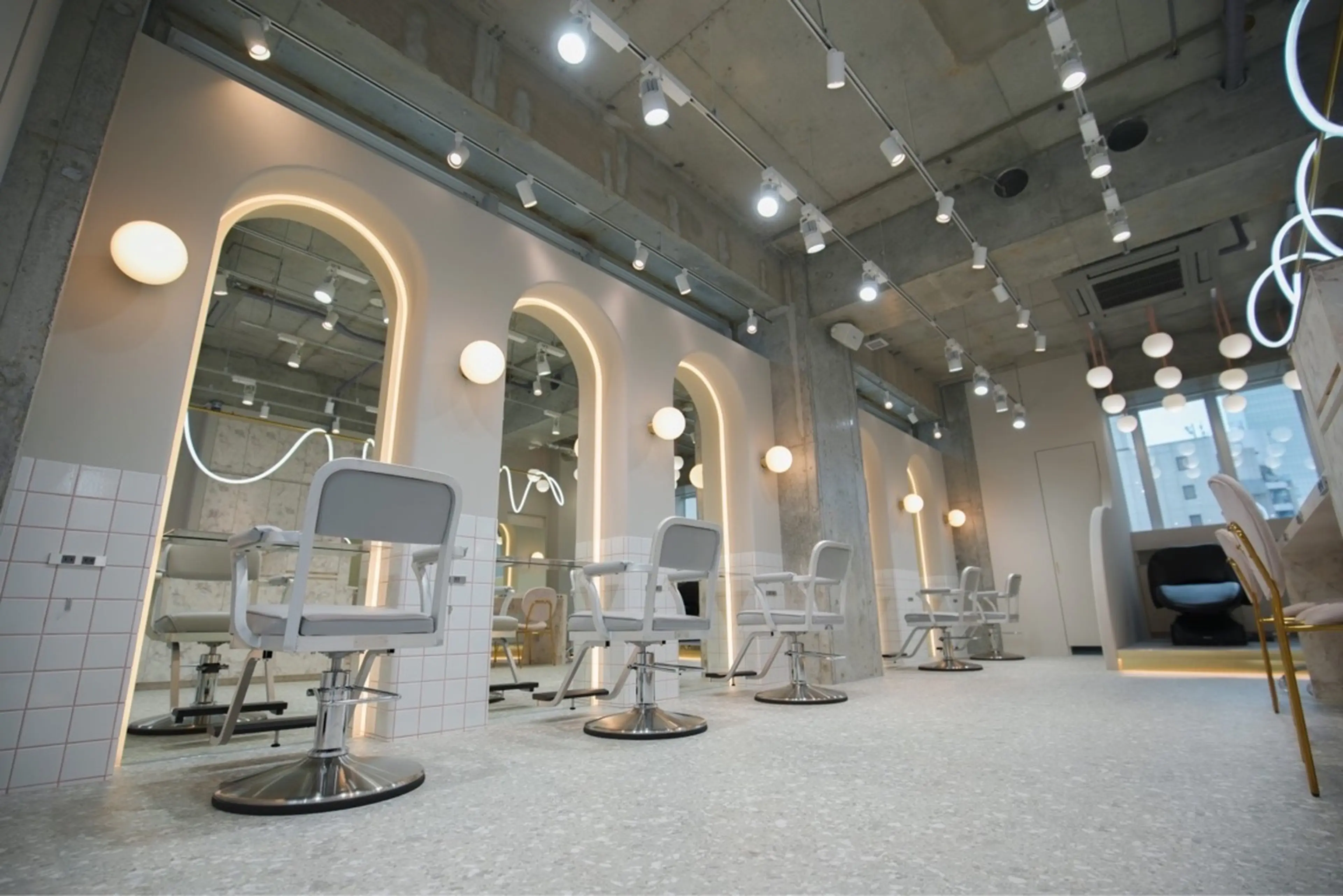 髪質改善サロン Sea shinjuku 新宿南口【シー　シンジュク】の内観・外観2