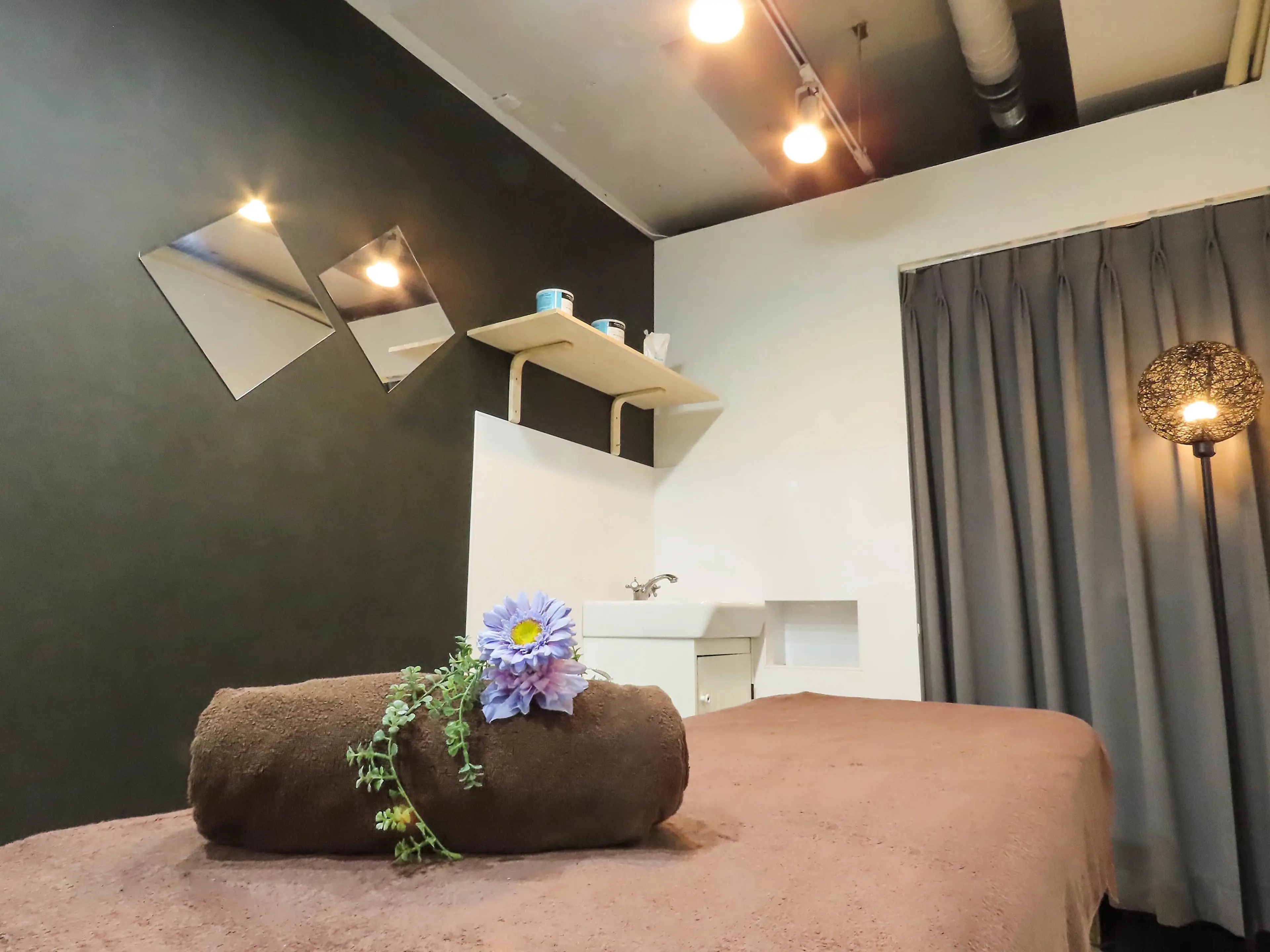 nomad アイラッシュ&アイブロウ・エステの内観・外観1