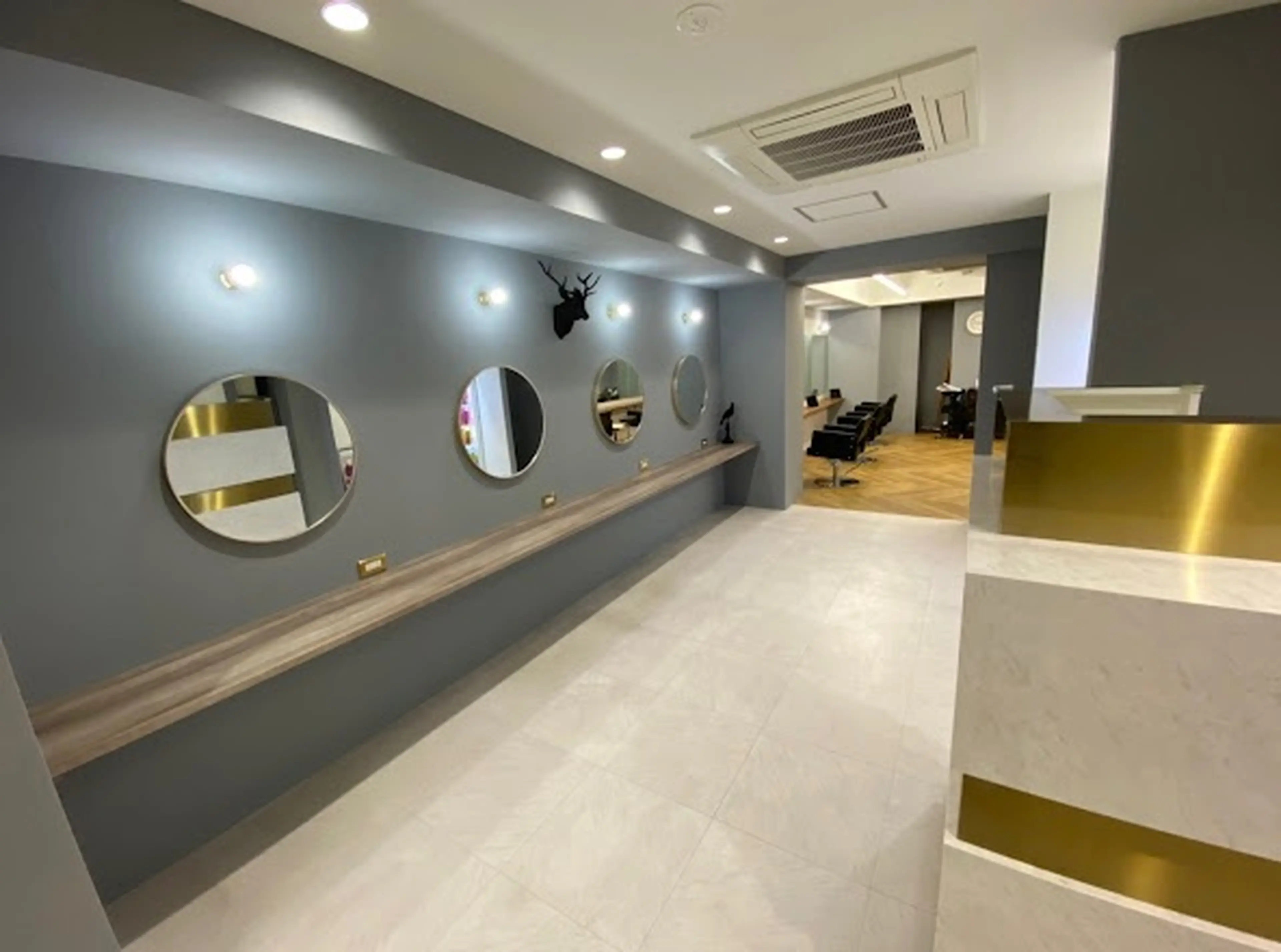 メンズサロンALLESbyCica神戸三宮元町店の内観・外観1