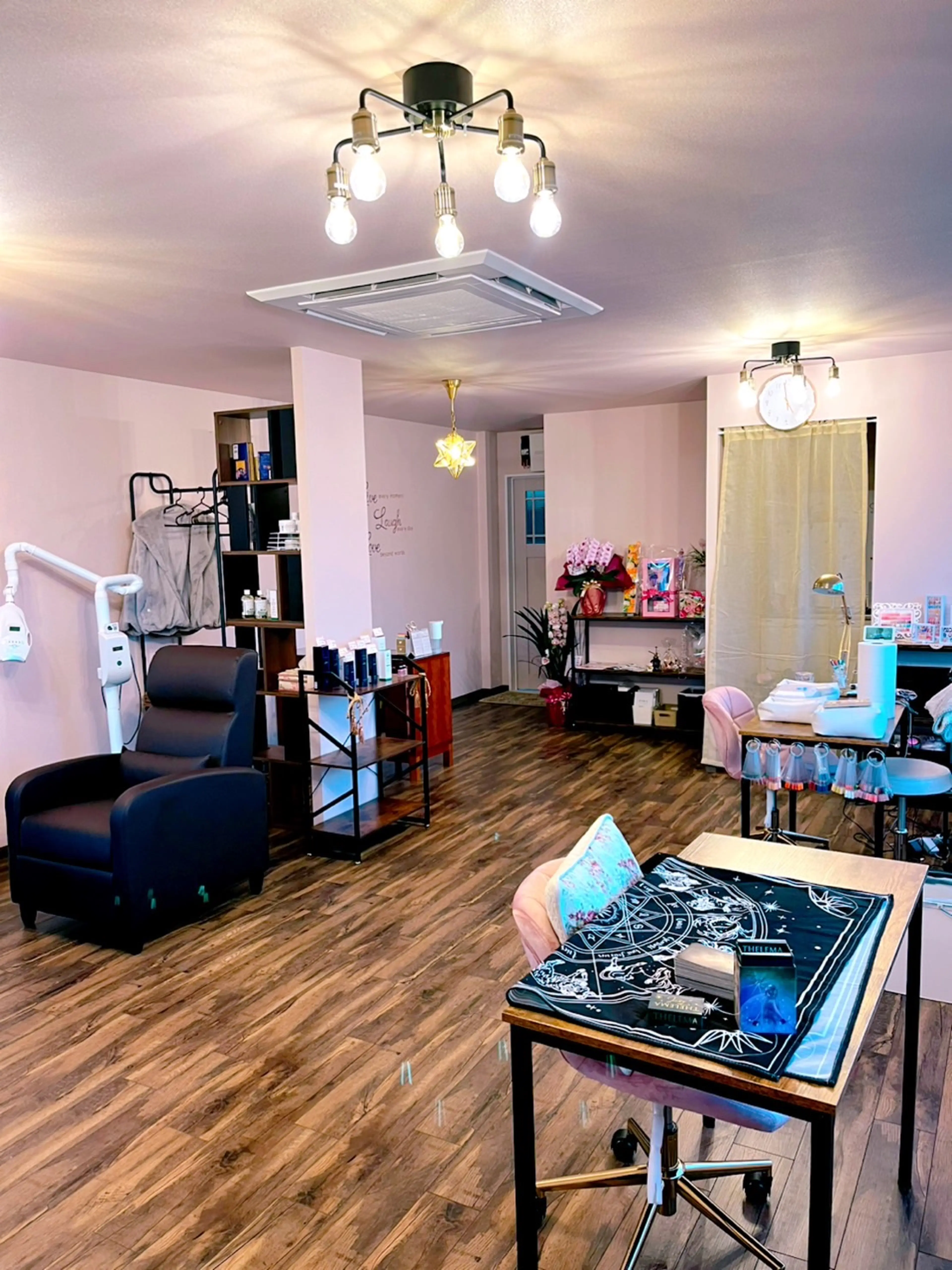 Nails Rhapsodyの内観・外観2