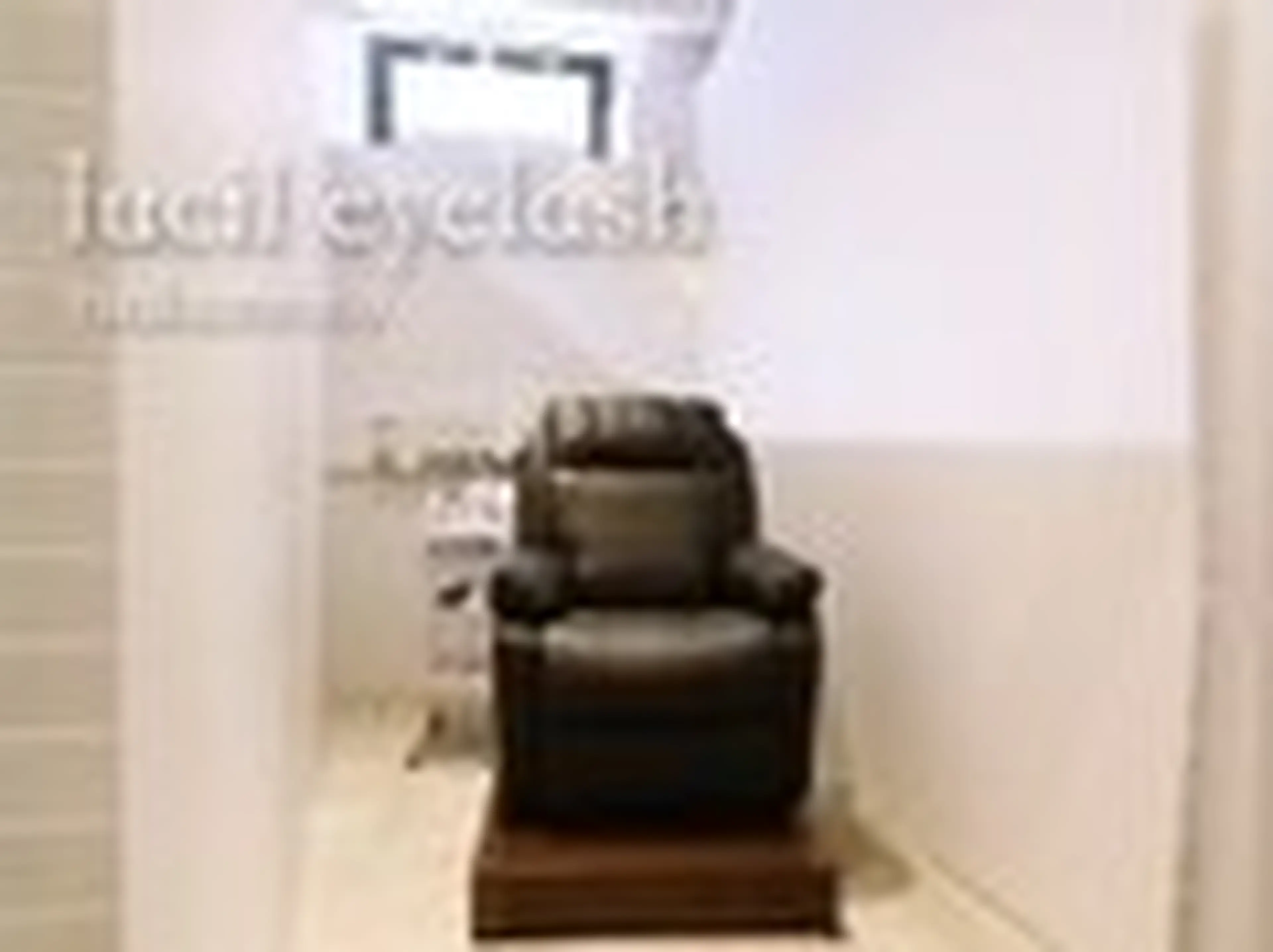 lucil eyelash ルシル塚本店【まつげパーマ/マツエク/眉毛専門店】の内観・外観2