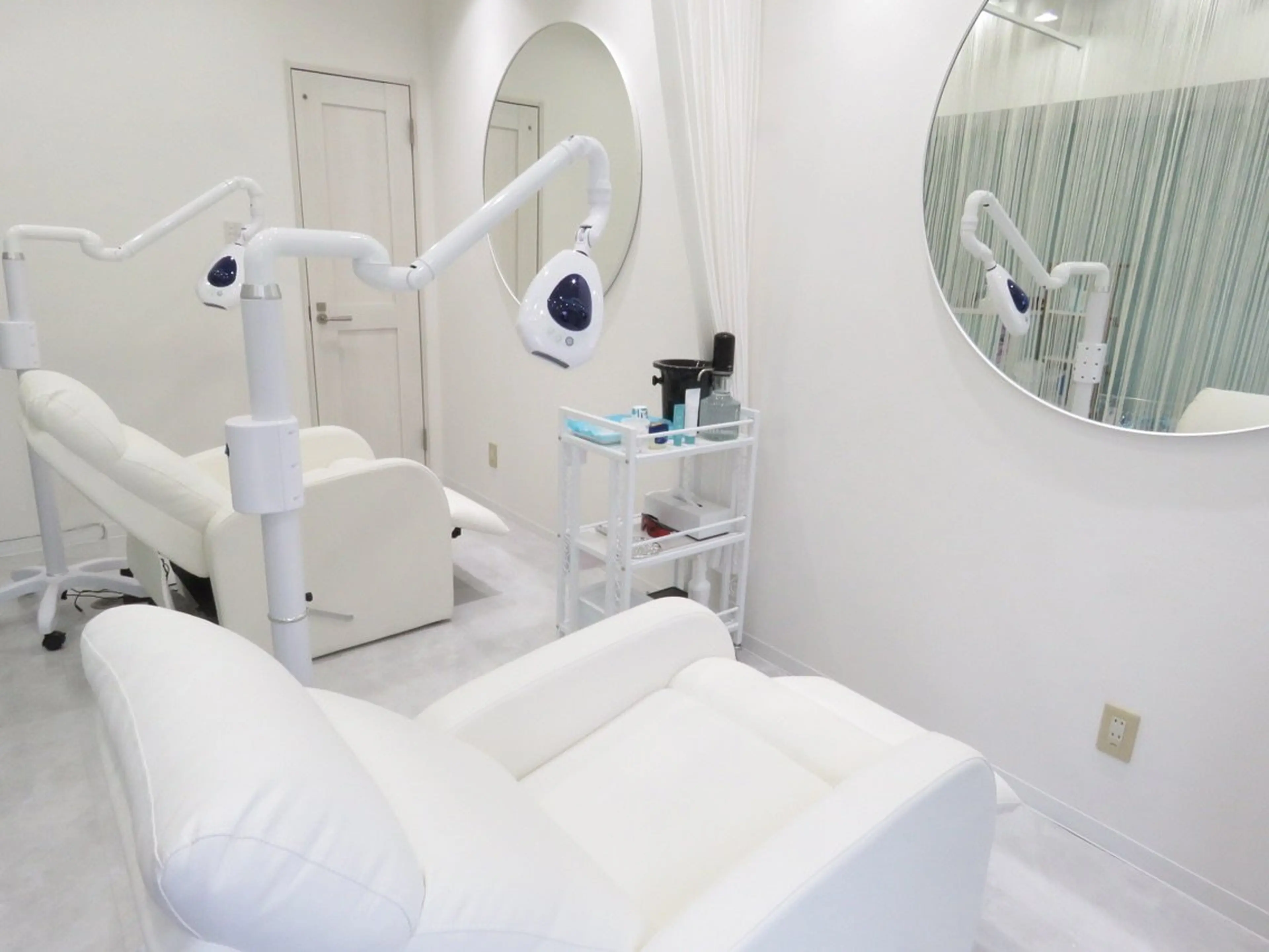 ホワイトニングカフェ小山店の内観・外観1