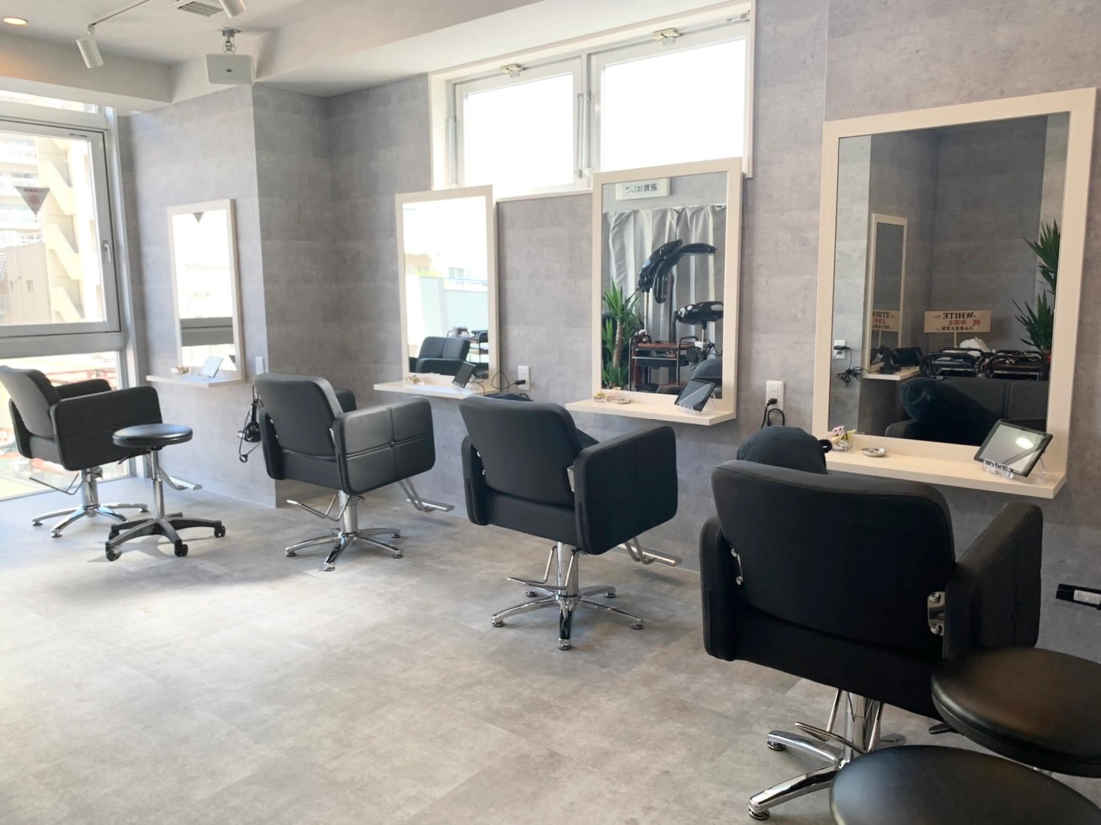 _WHITE アンダーバーホワイトの内観・外観1