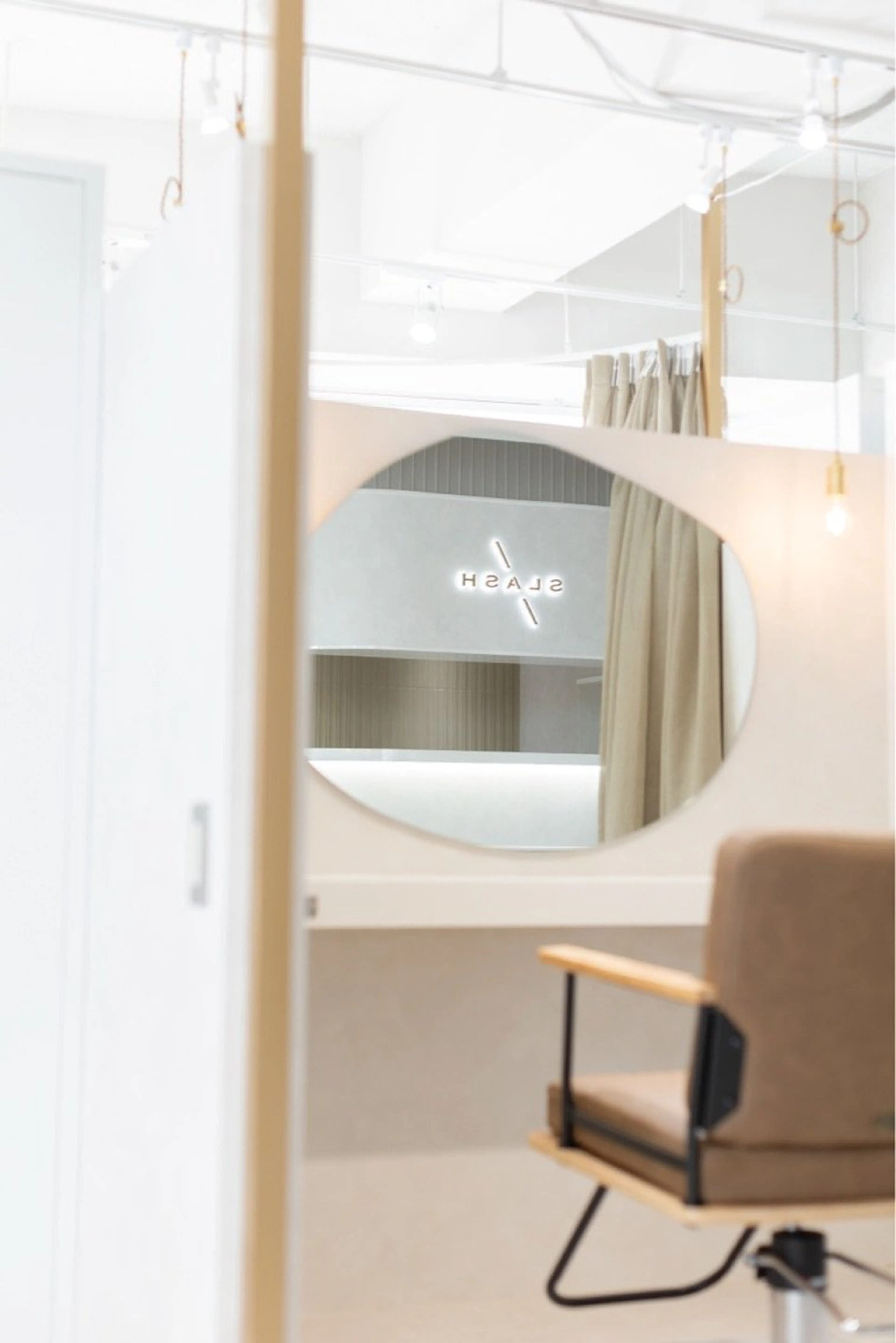 SLASHの内観・外観2