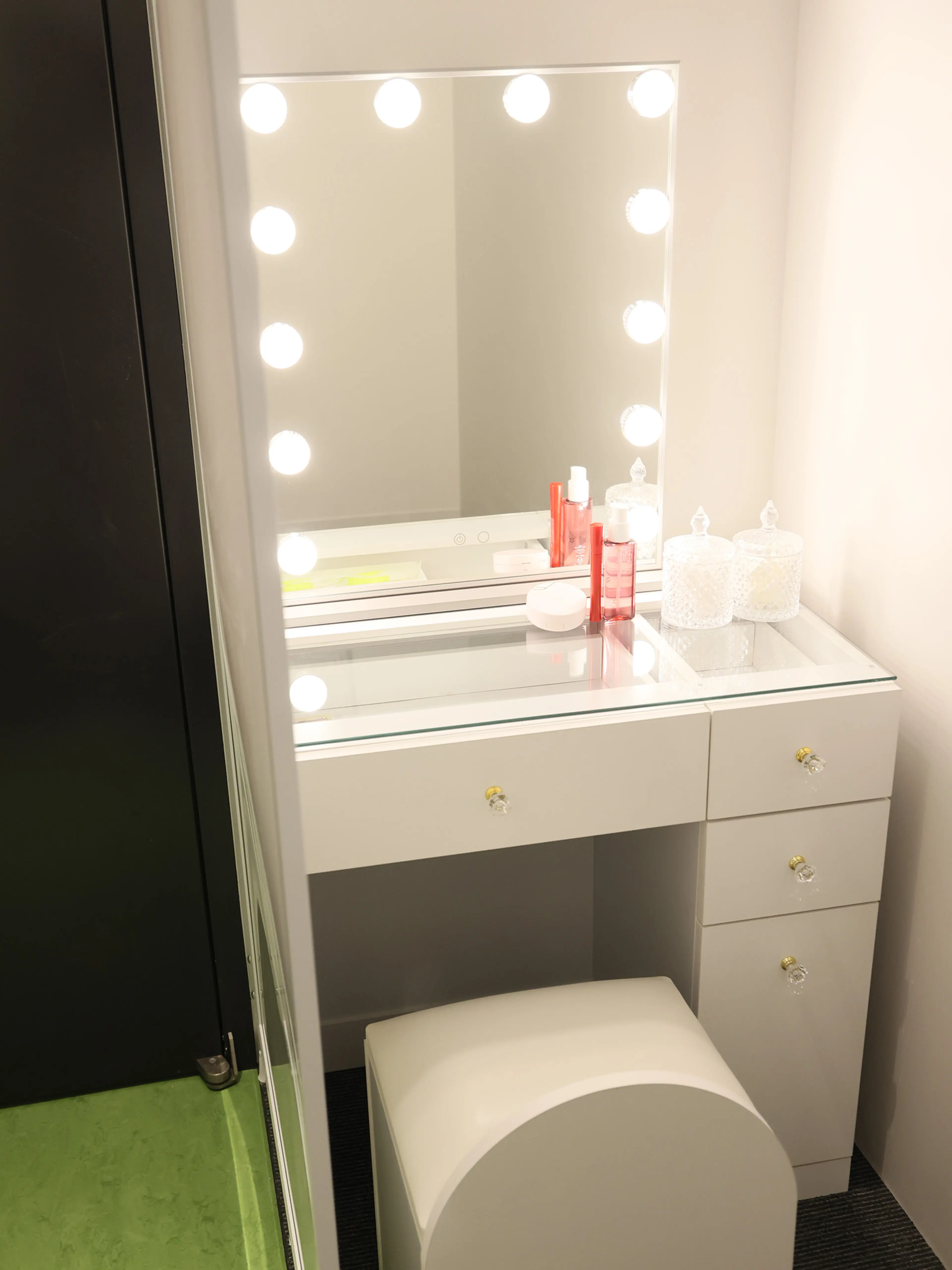 隆鼻矯正専門店ラプリ　大阪梅田店の内観・外観3