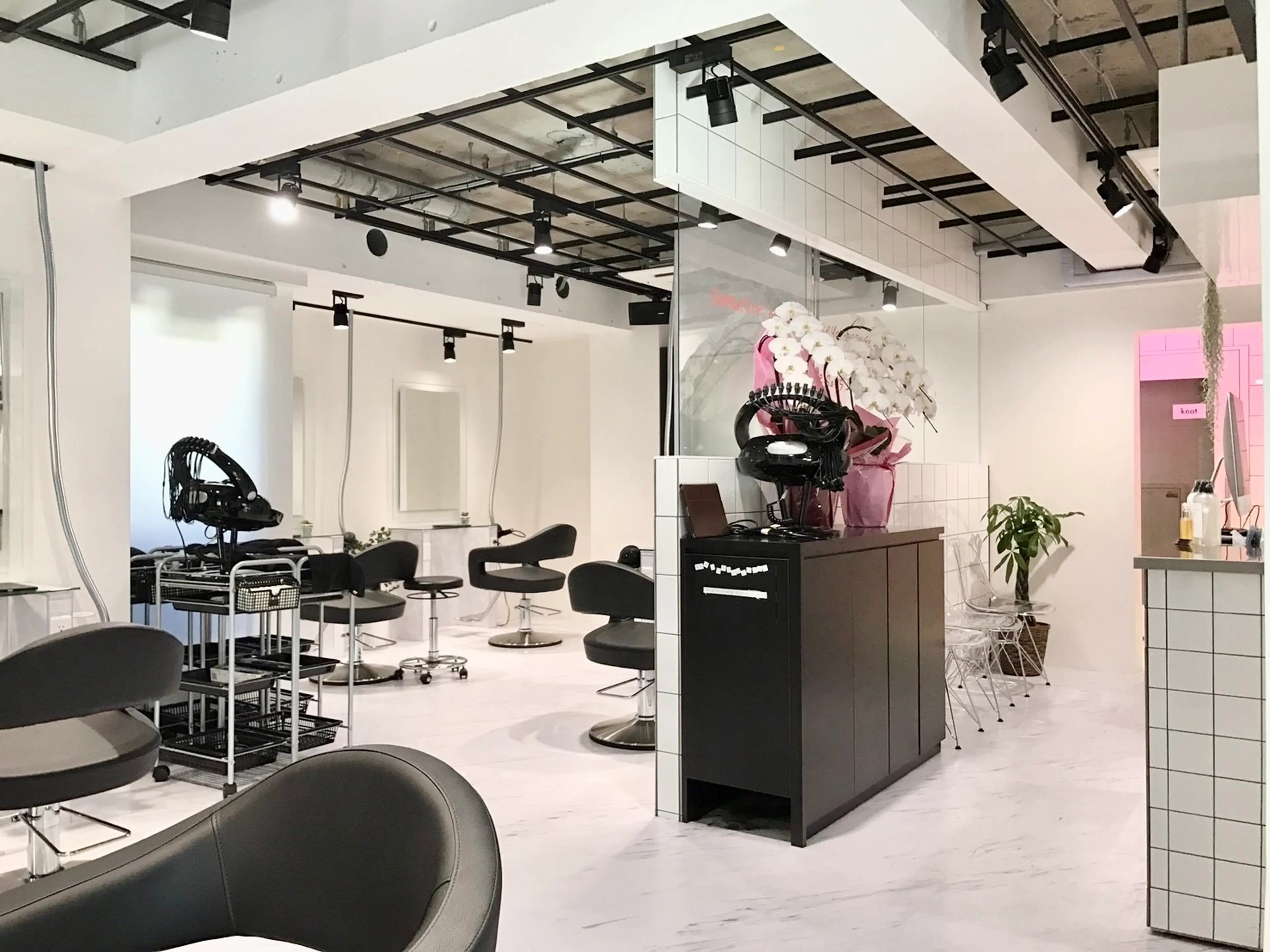 knotの内観・外観1