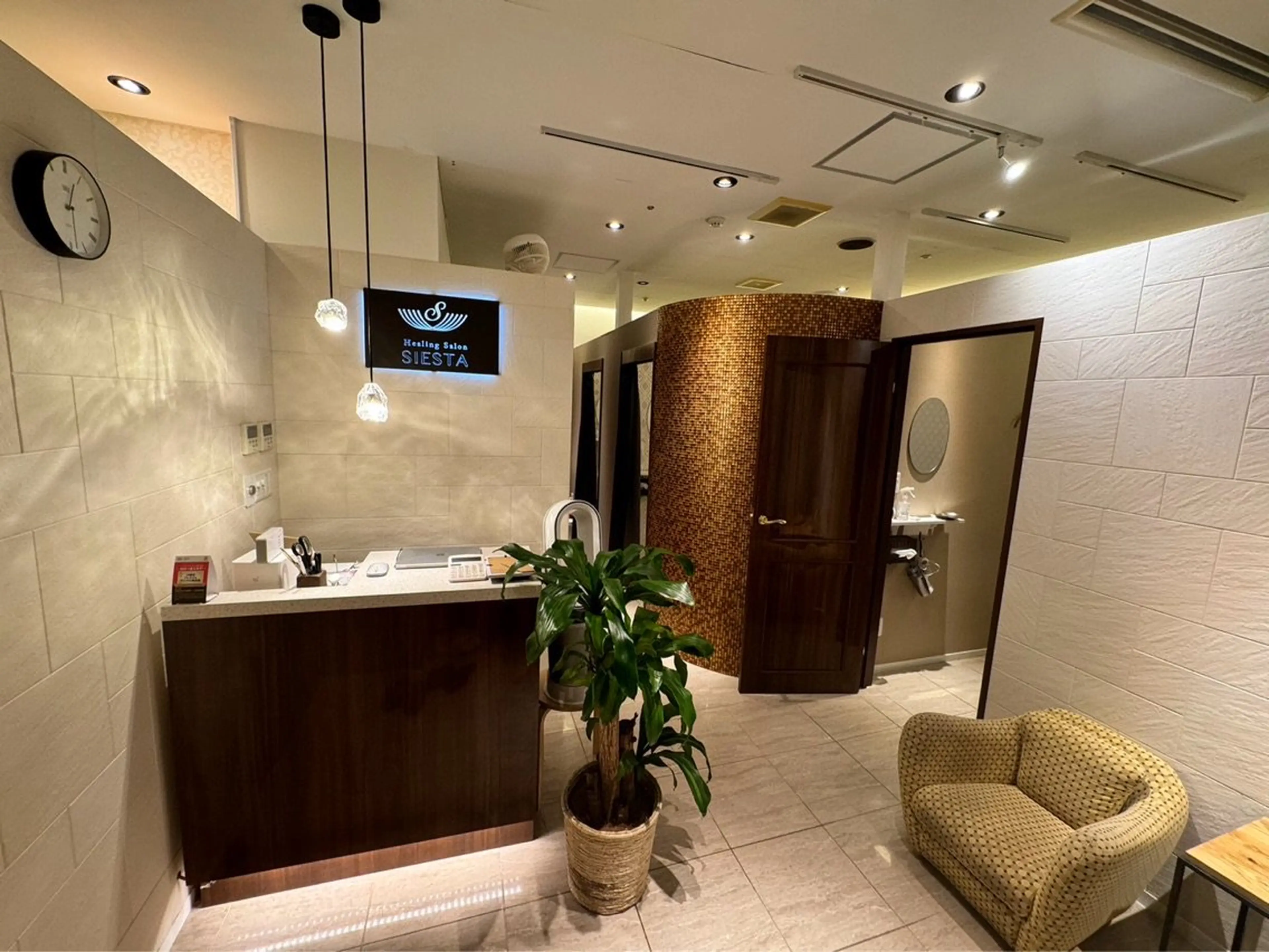 トータルビューティーサロンSIESTAの内観・外観1