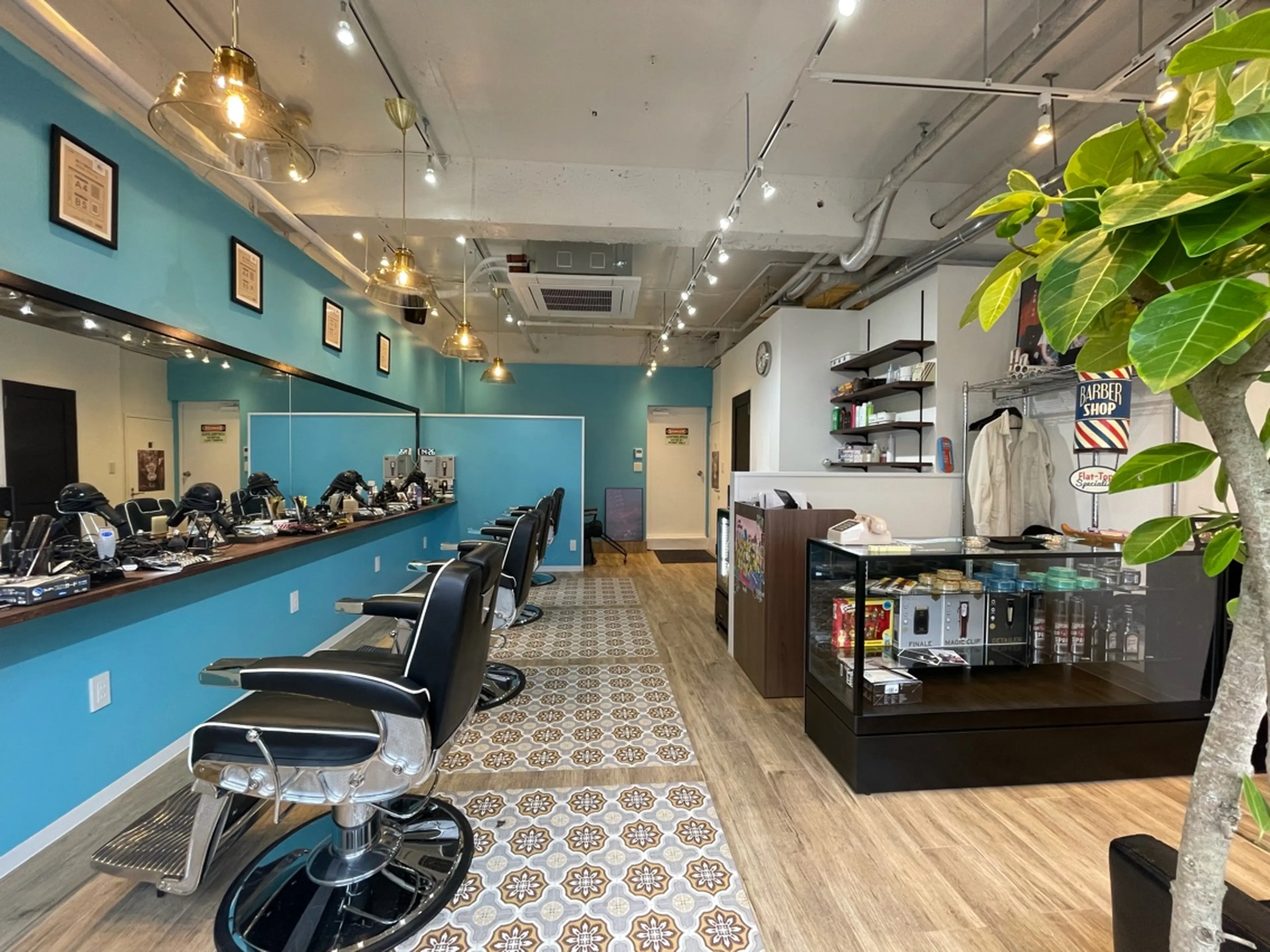 Ruffcuttersの内観・外観2