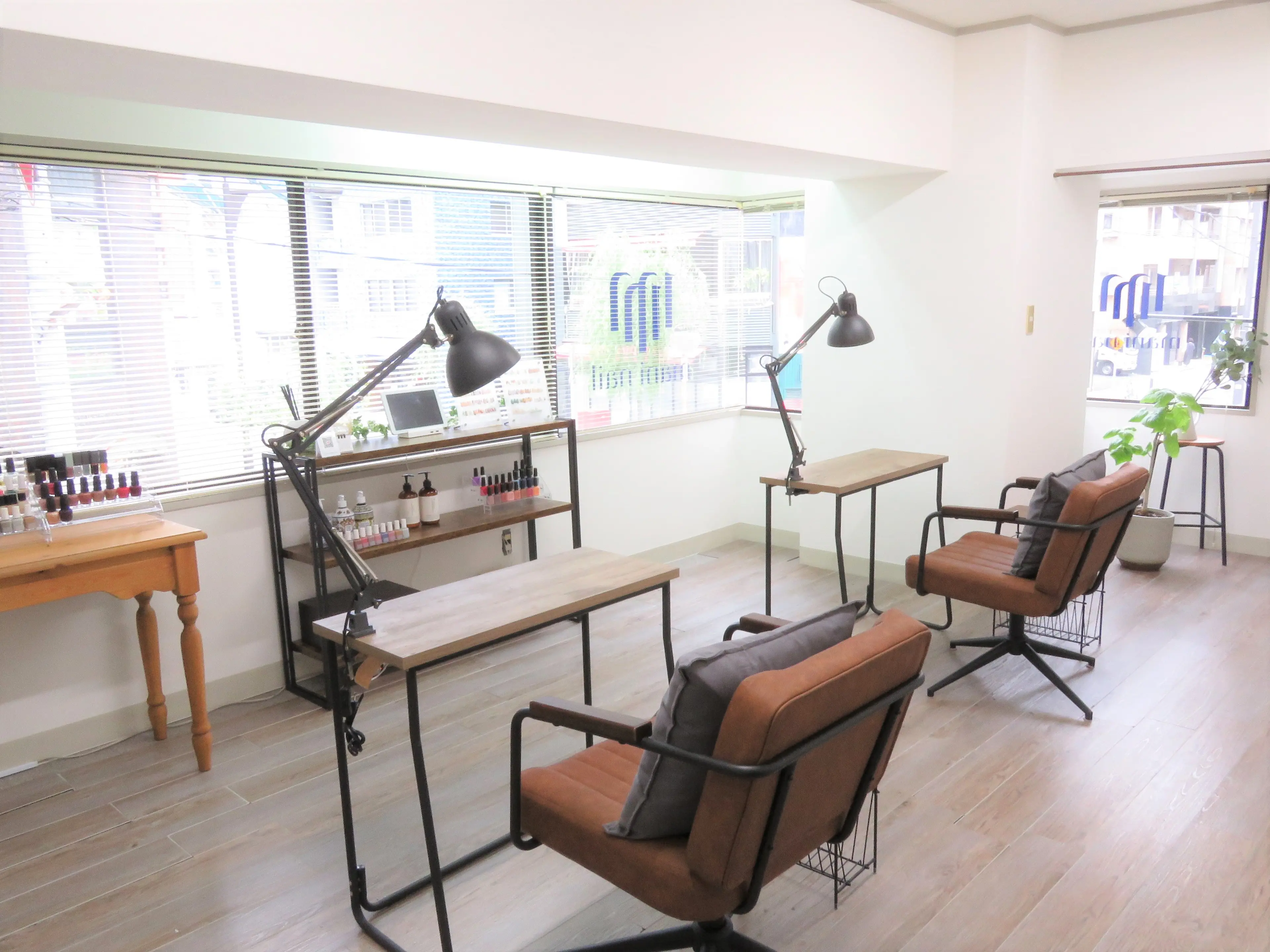 maninail CARE 銀座店の内観・外観1