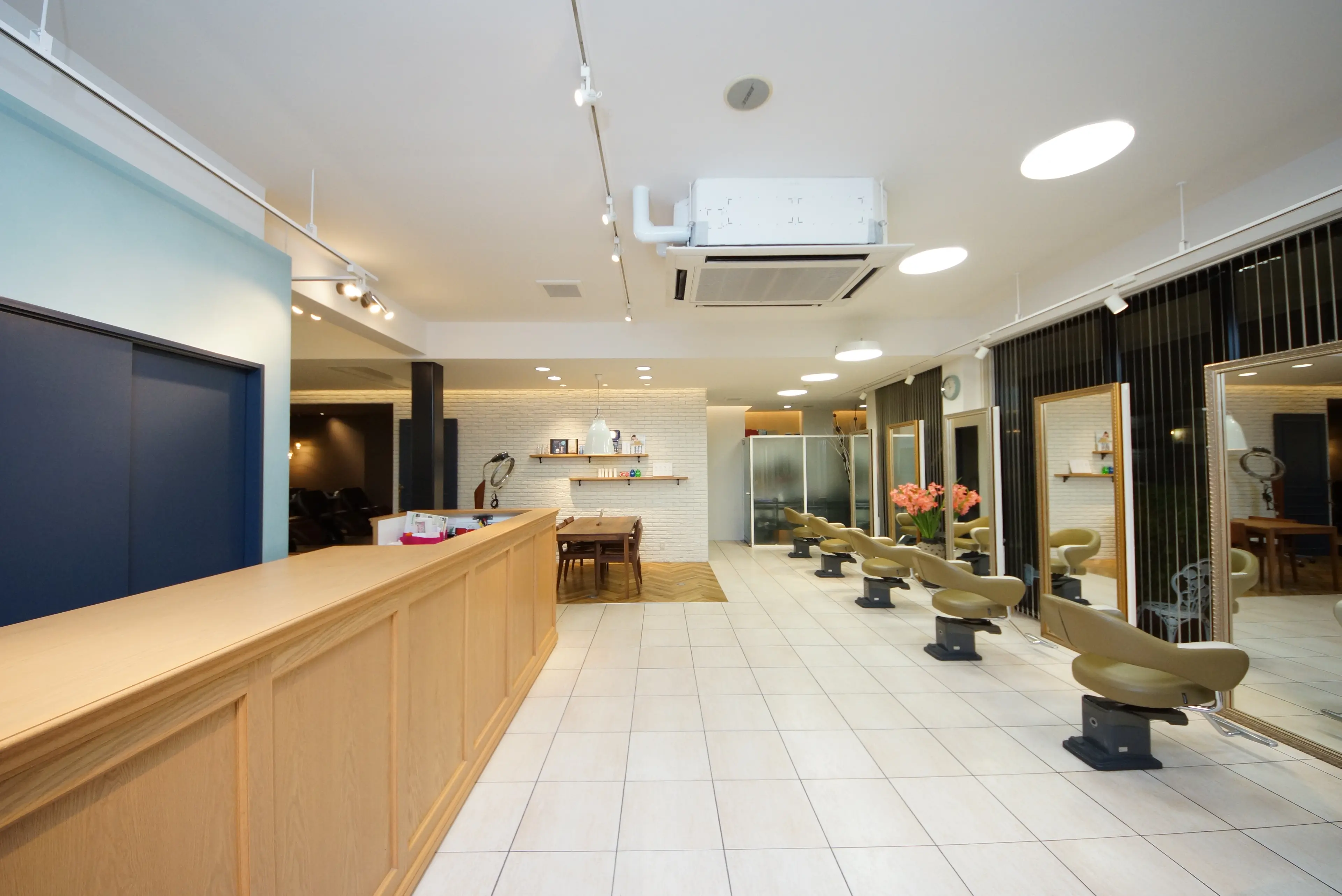 ラズワールド　ラズの内観・外観2