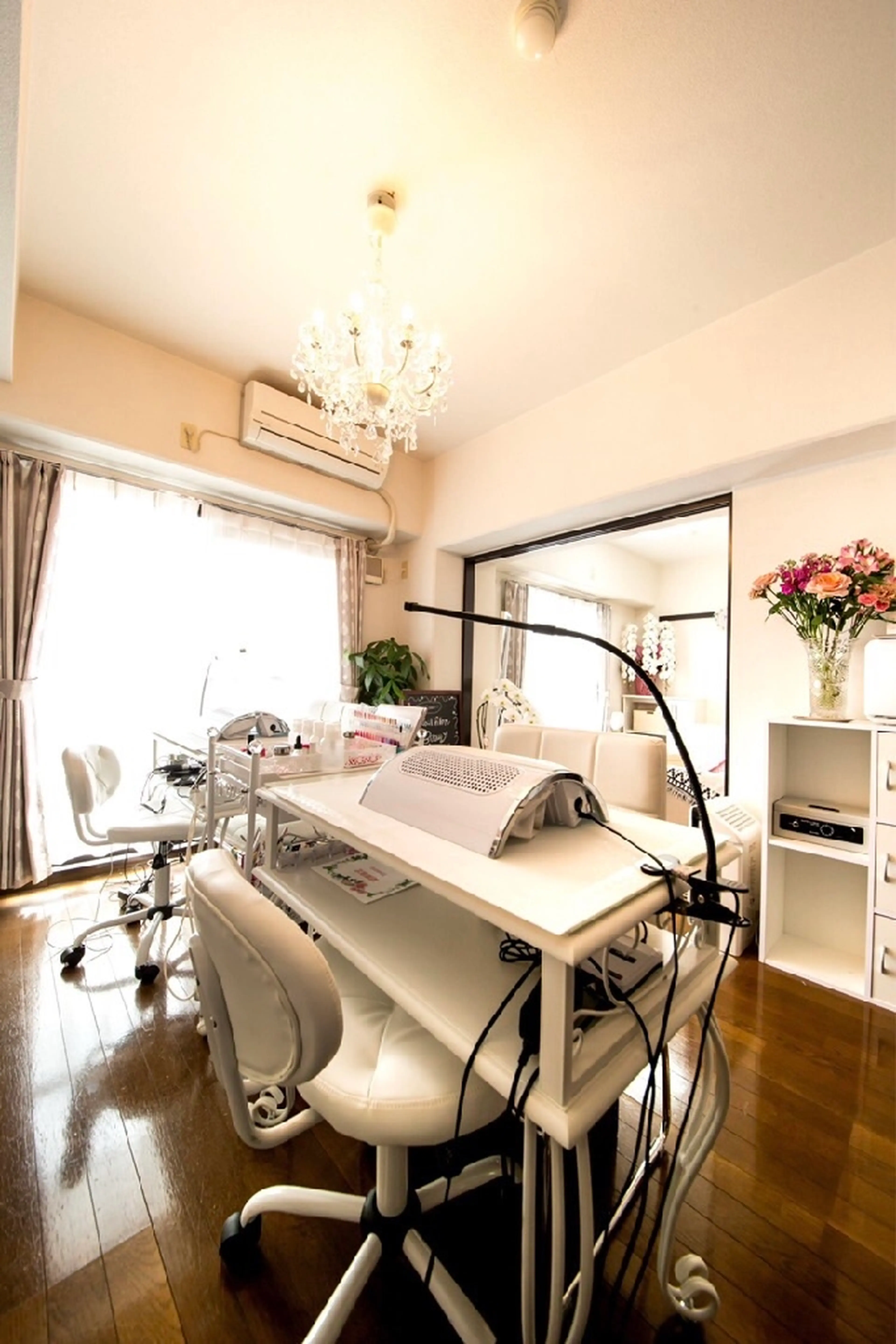 T&A nailの内観・外観1