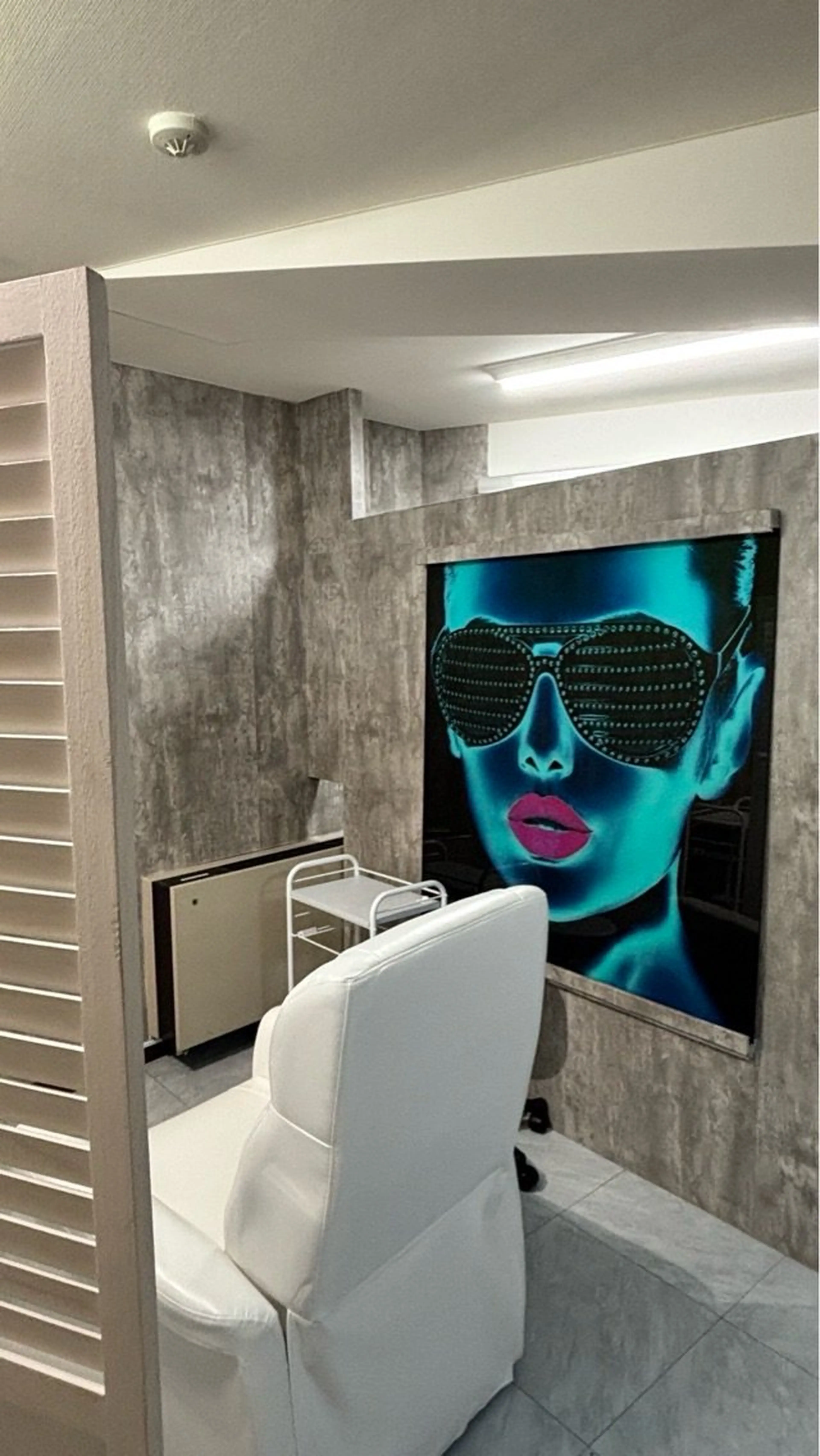 アイブロウサロンeye's新宿店【眉毛専門店】の内観・外観1