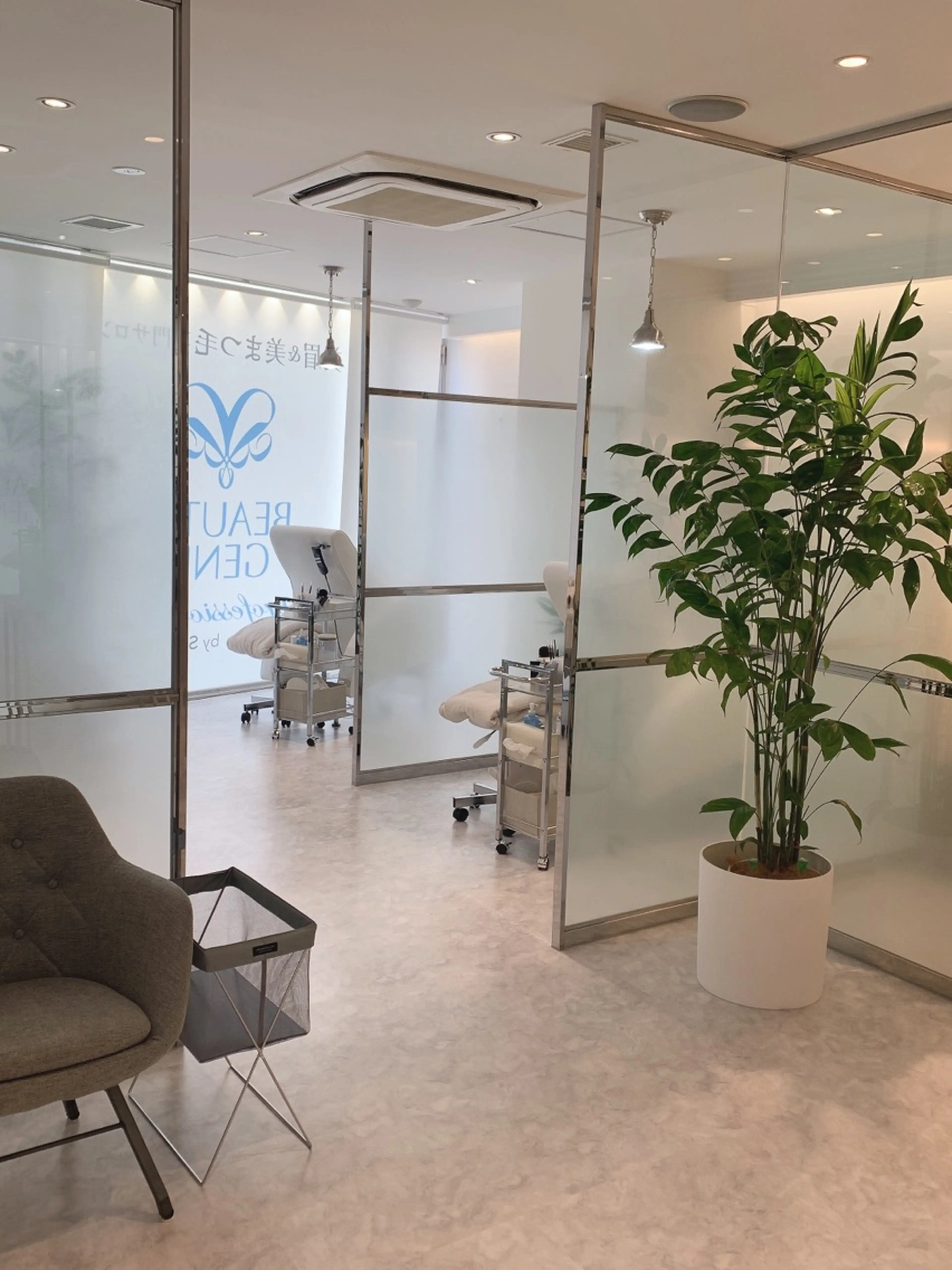 シルエット博多マルイ店の内観・外観2