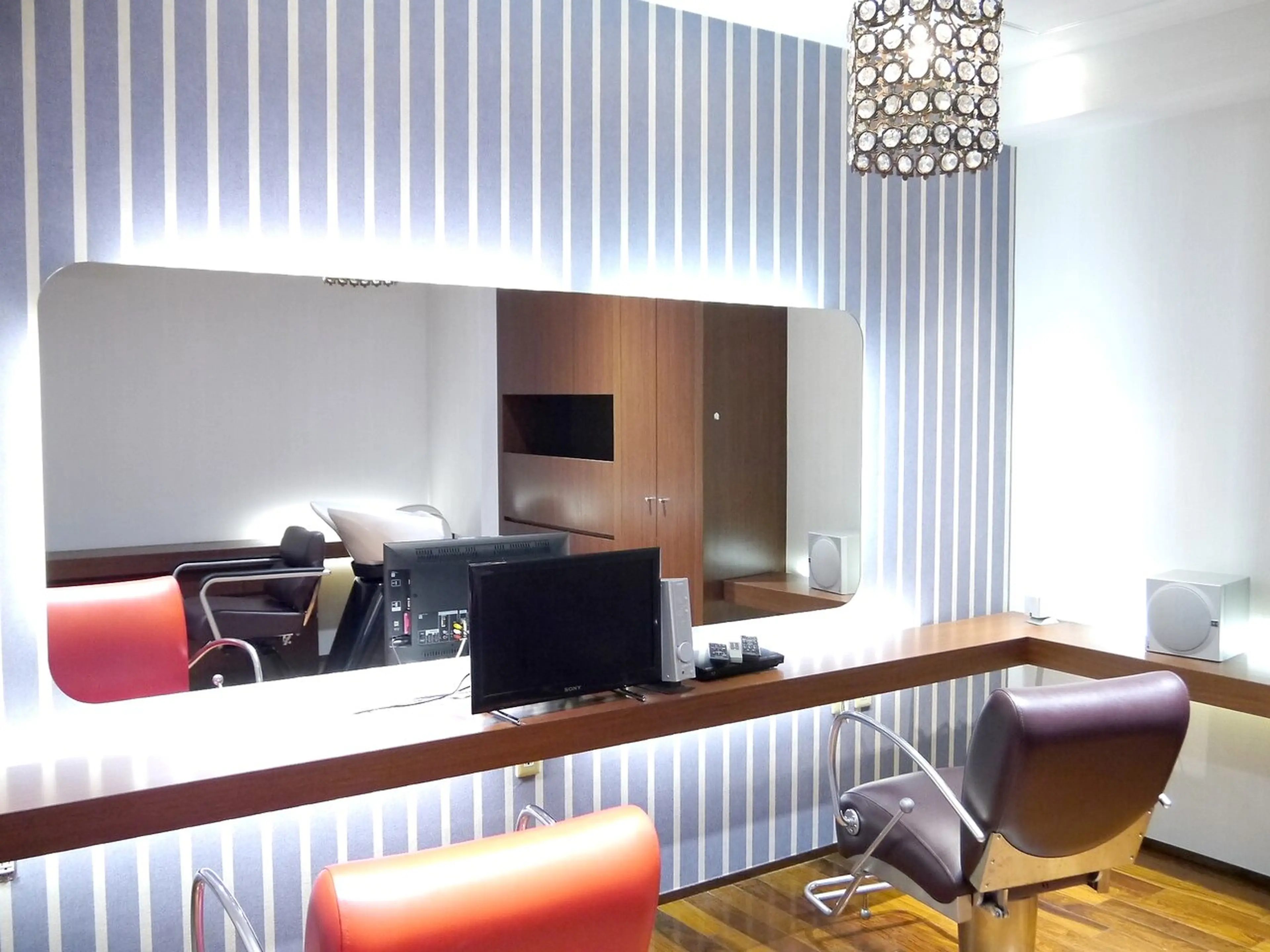 HAIR & MAKE EARTH　武蔵境店の内観・外観2