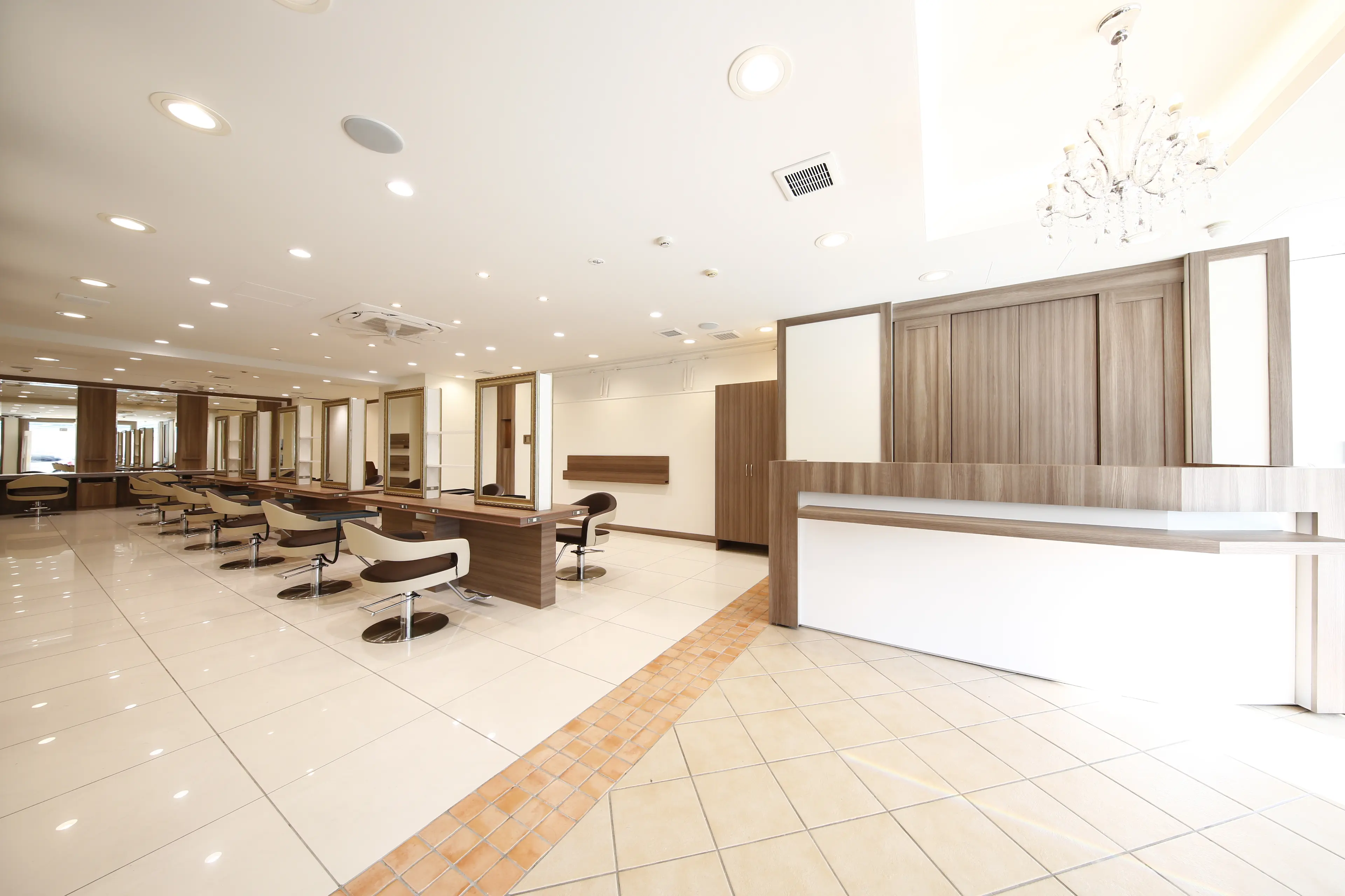 Ash 鶴ヶ峰2号店の内観・外観1