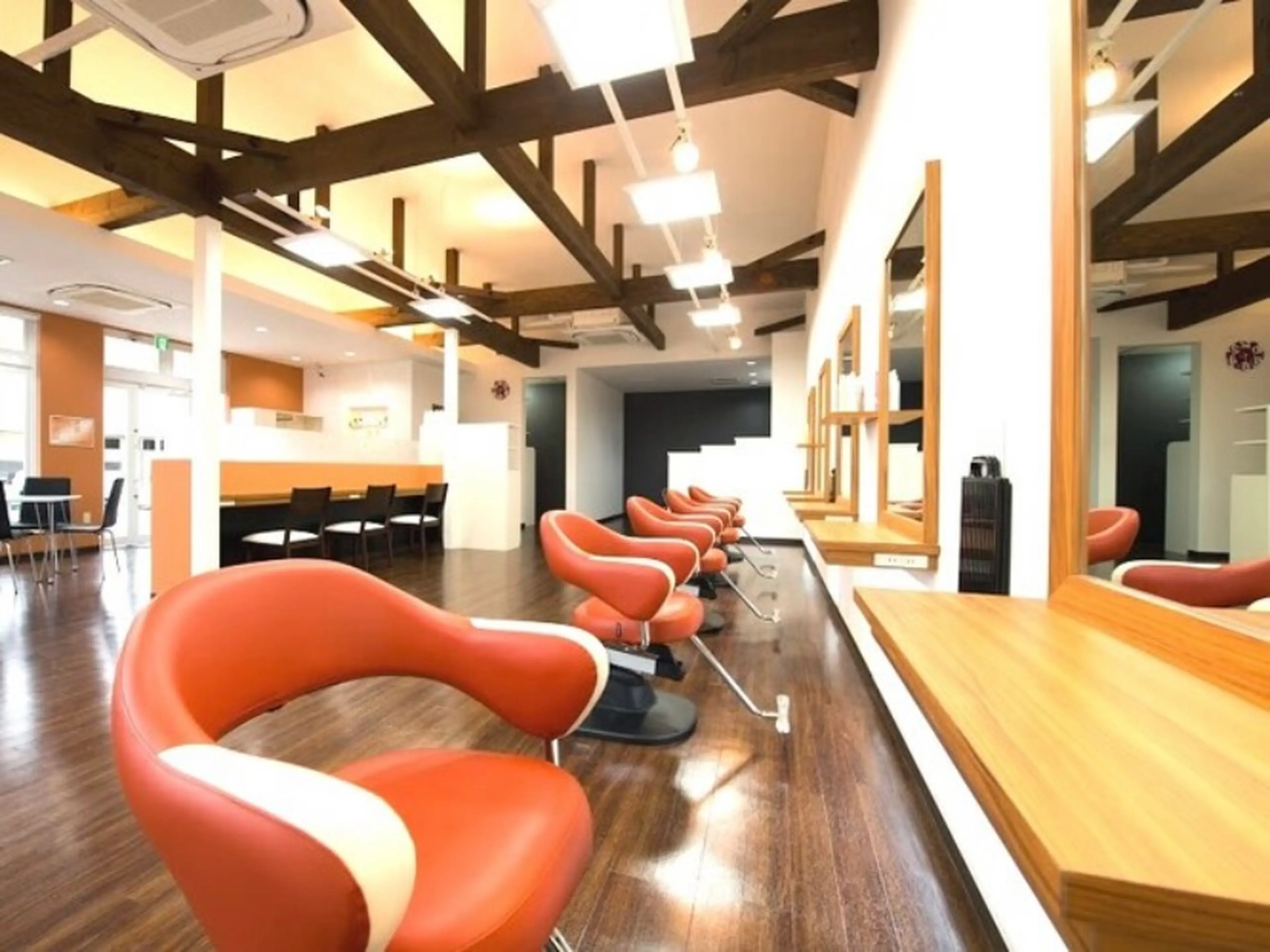 コンフェティひまわり高橋店の内観・外観2