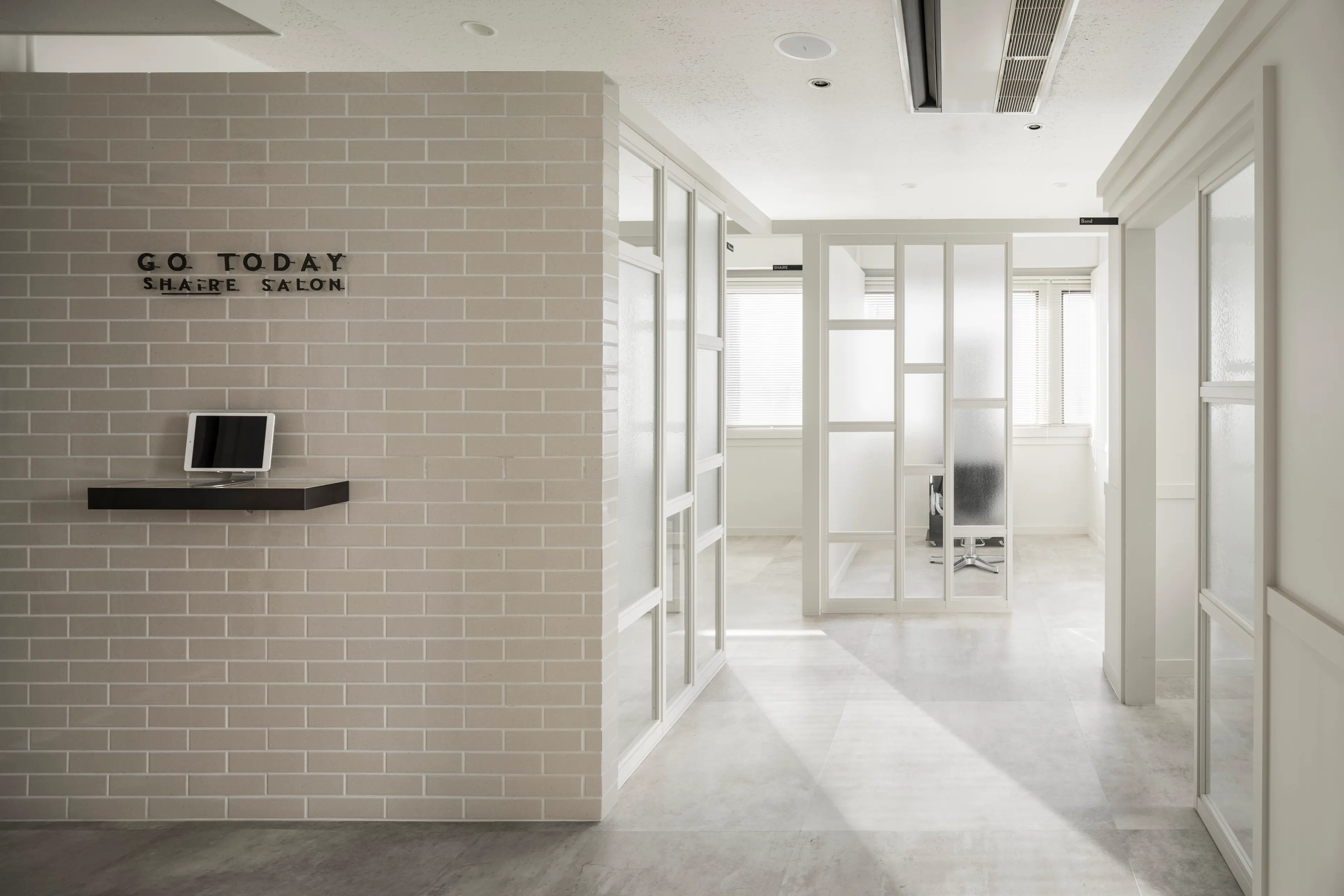 GO TODAY SHAiRE SALON横浜店の内観・外観1