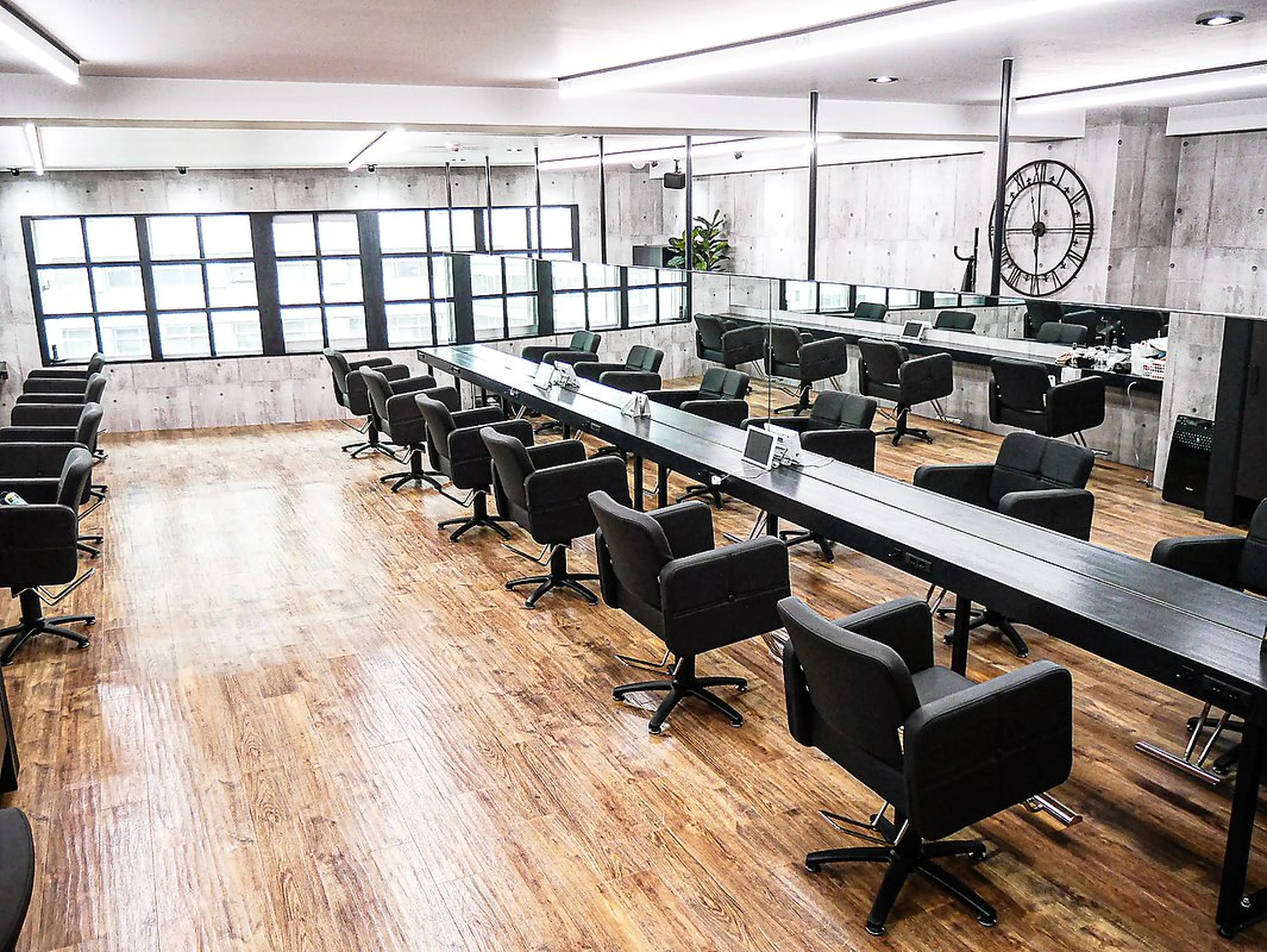 Agu hair SHIBUYAの内観・外観2