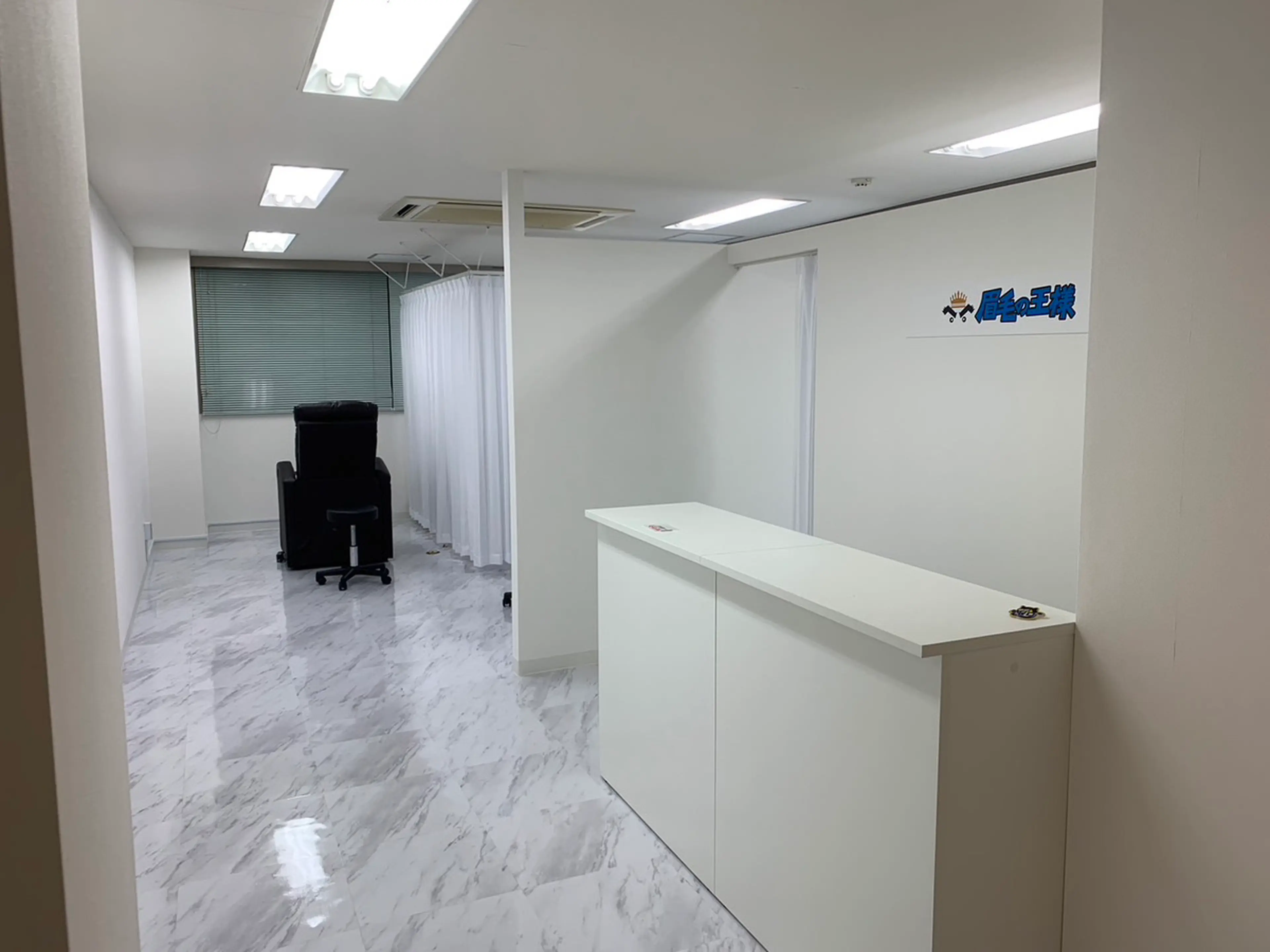 眉毛の王様新潟店の内観・外観3