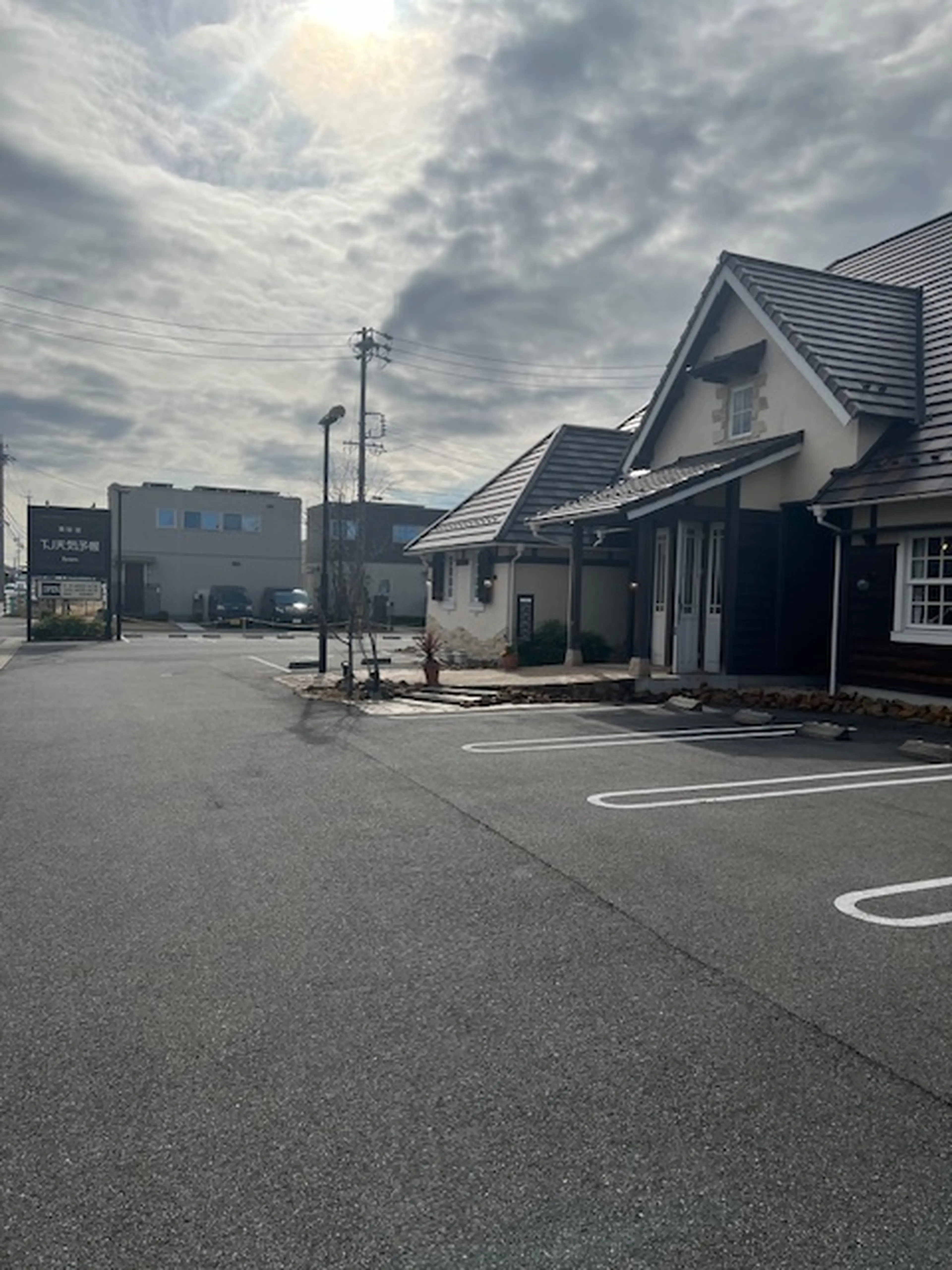 tj天気予報春日井店の内観・外観1