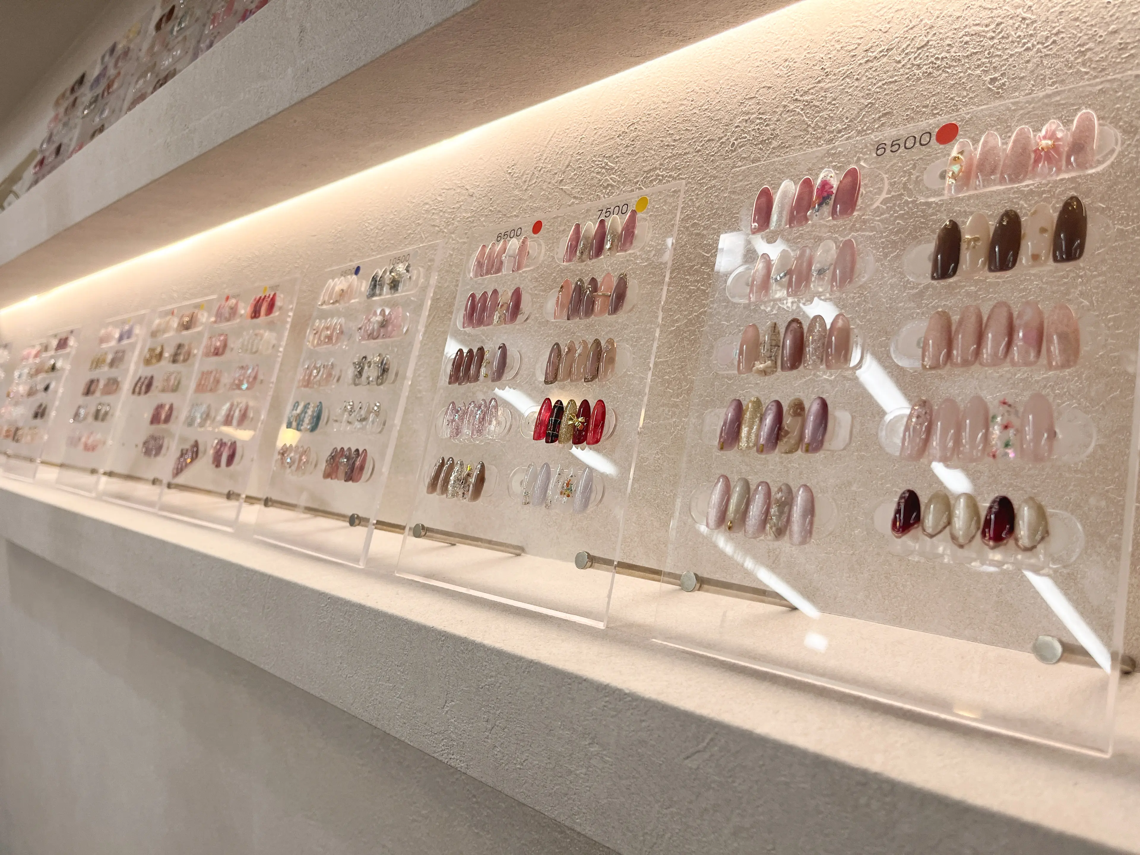 ネイルサロンキューティプティ新宿店の内観・外観2