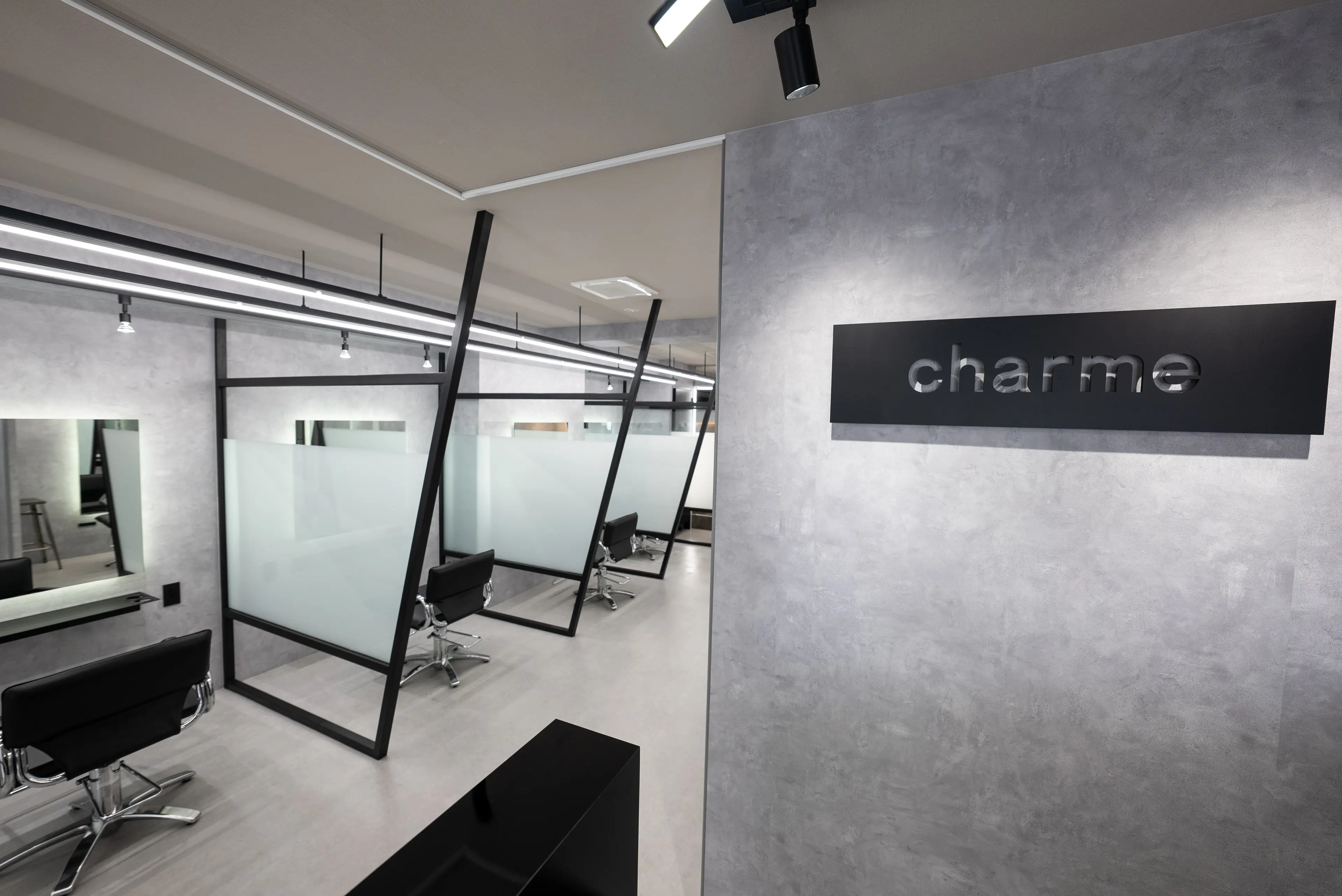 charme静岡店の内観・外観2