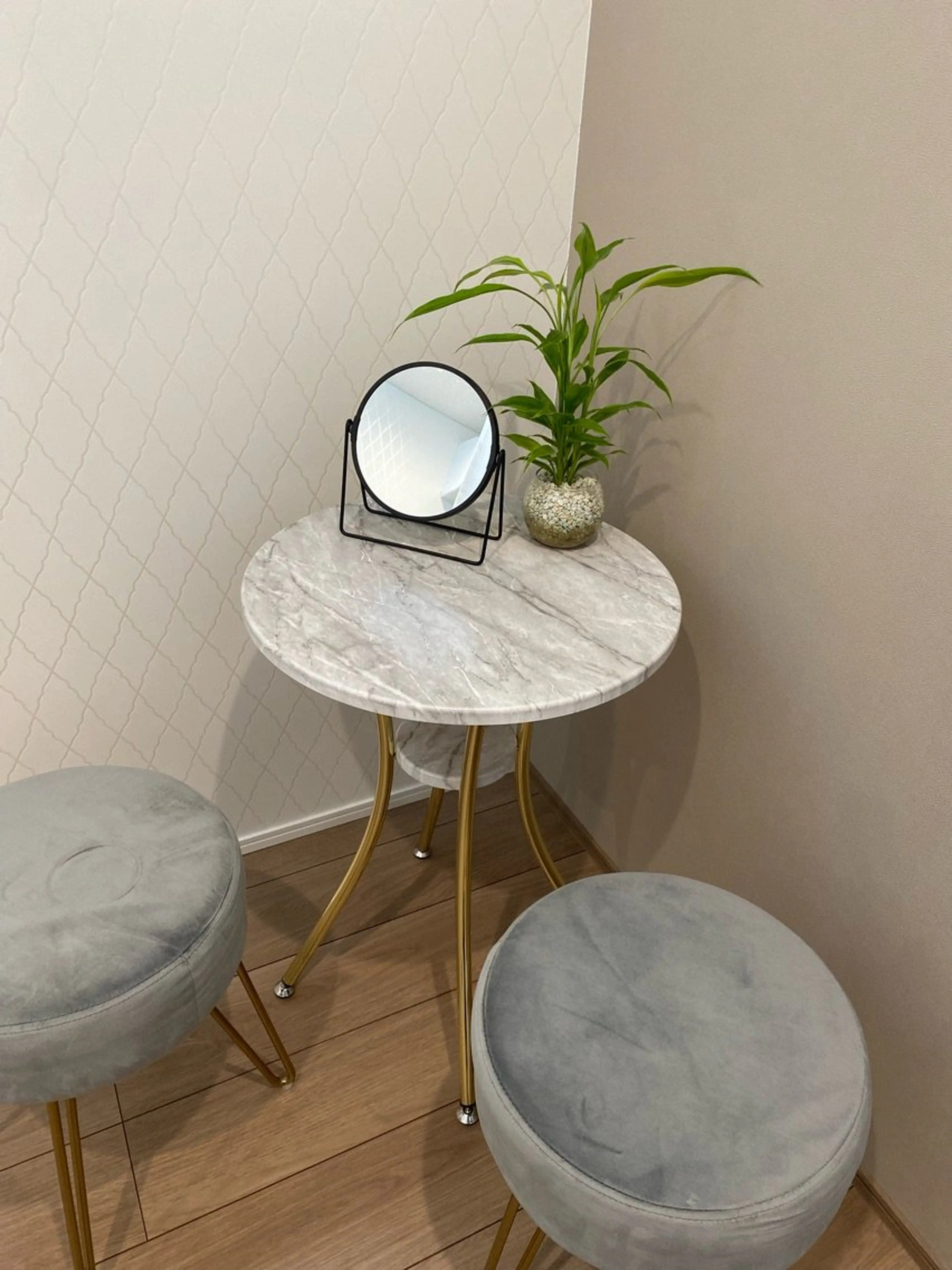 フェイシャルとドライヘッドスパの専門サロン"フォレスト"の内観・外観1