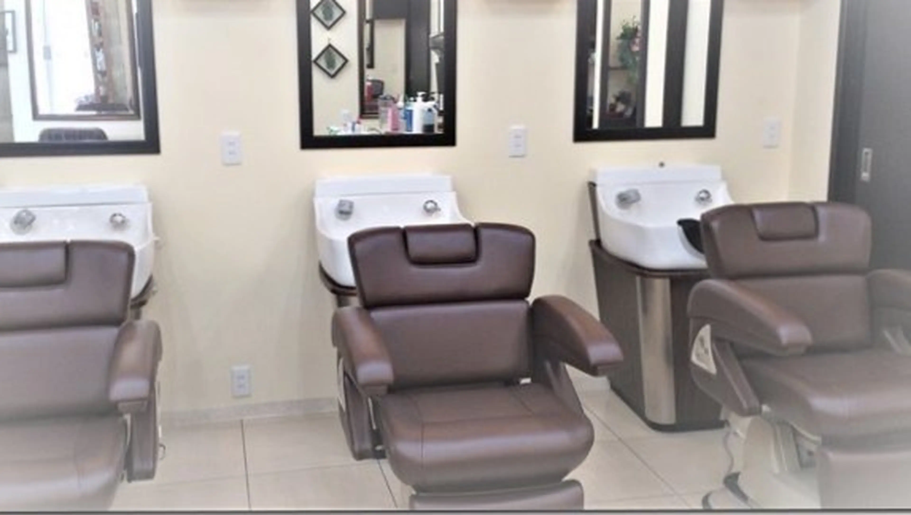 サントロペ・ヘアクリニックの内観・外観2