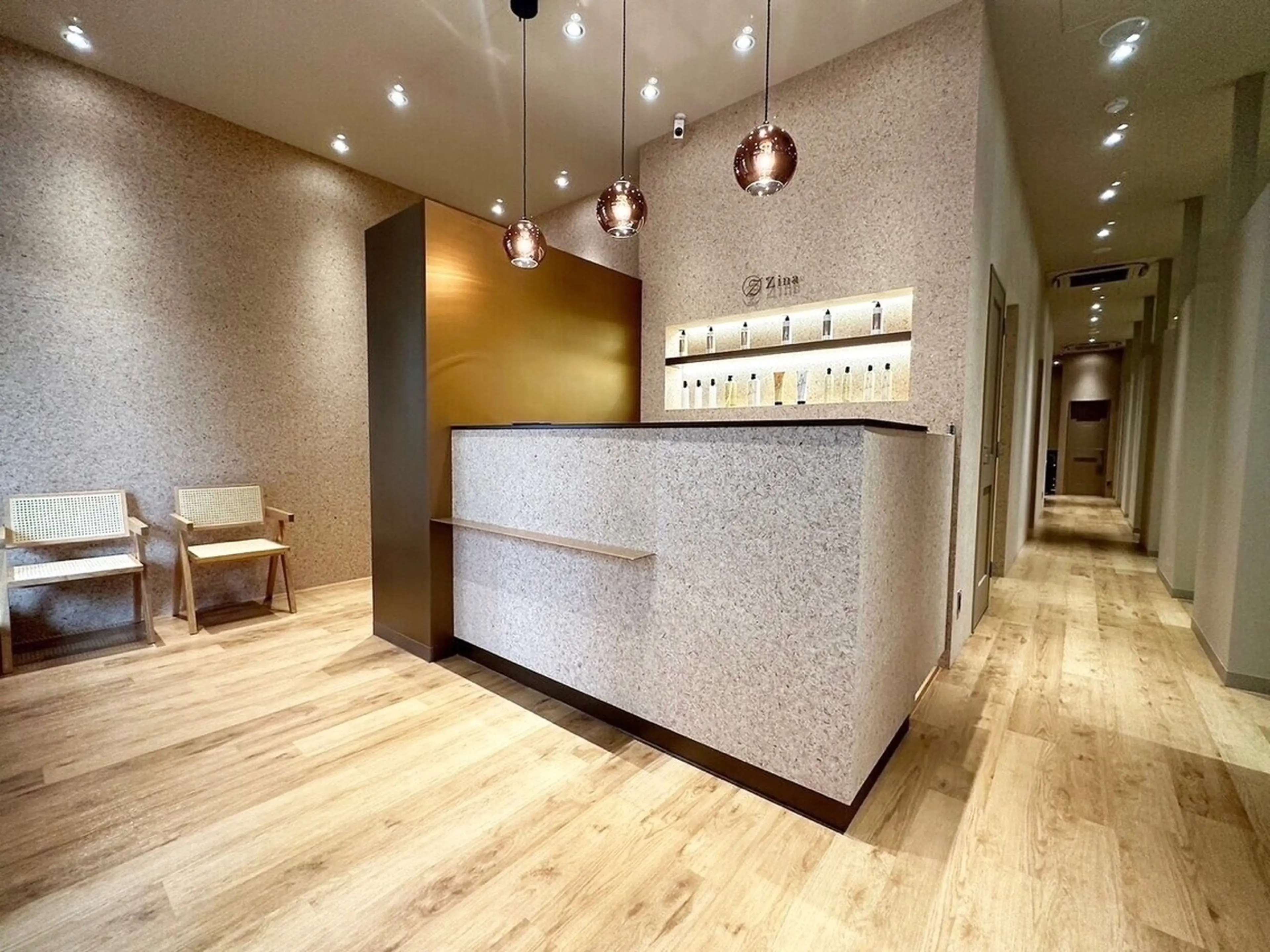 Zina船橋南口　まつげパーマ&ネイル&眉毛　パリジェンヌ/パラジェル取扱いの内観・外観1