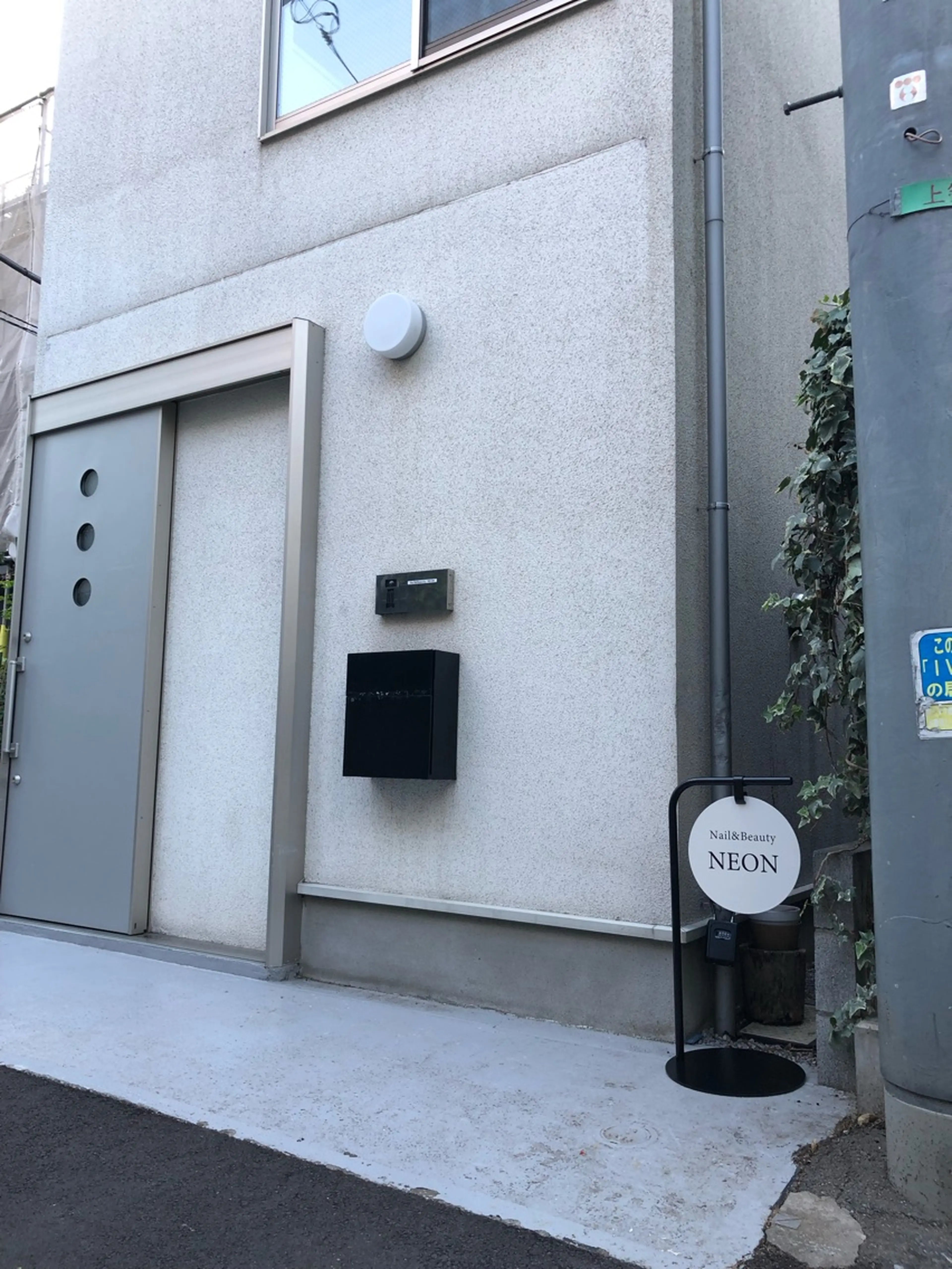 Nail&Beauty NEON 西麻布店の内観・外観1
