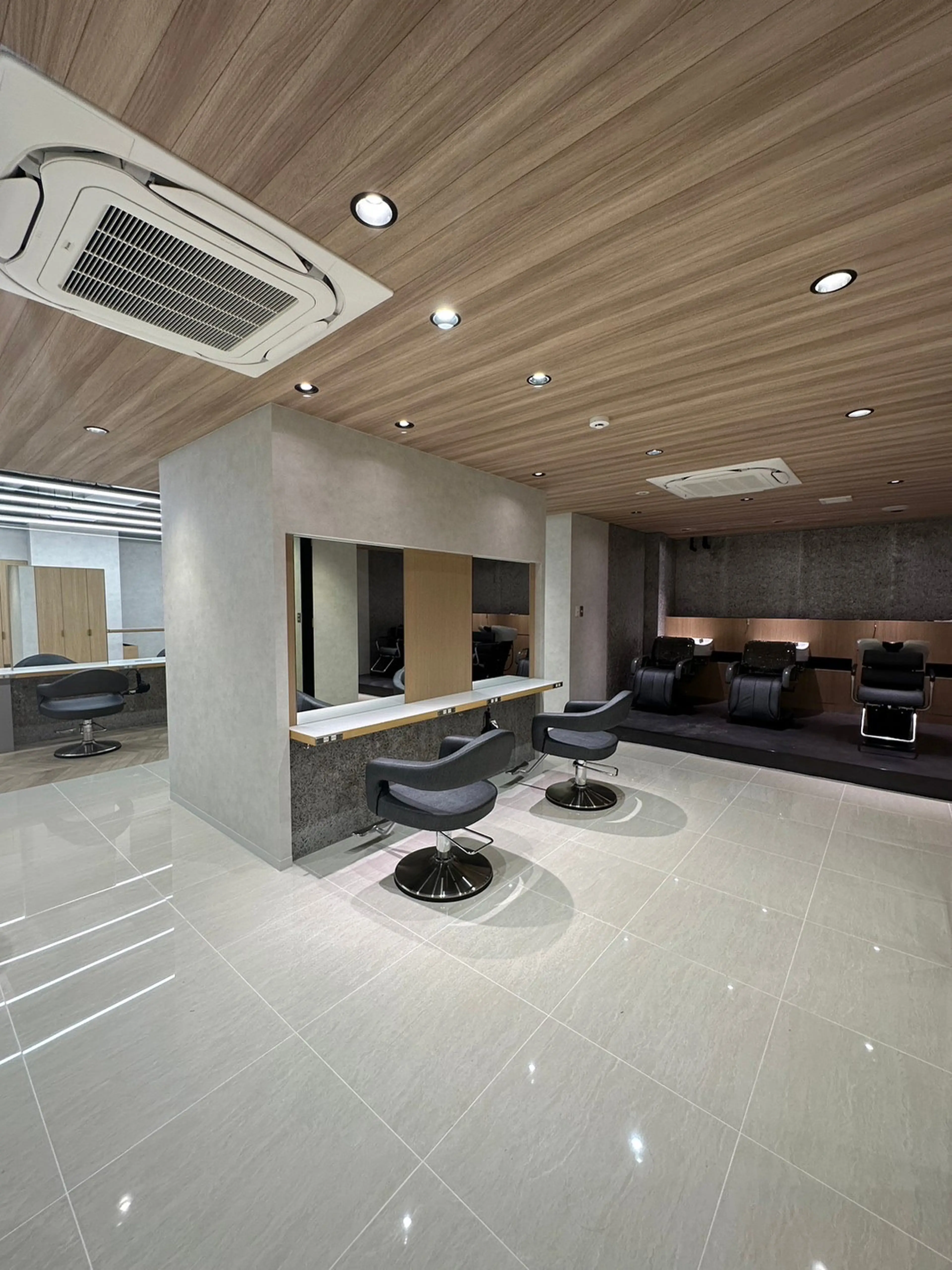 hair&make EARTH越谷店の内観・外観3