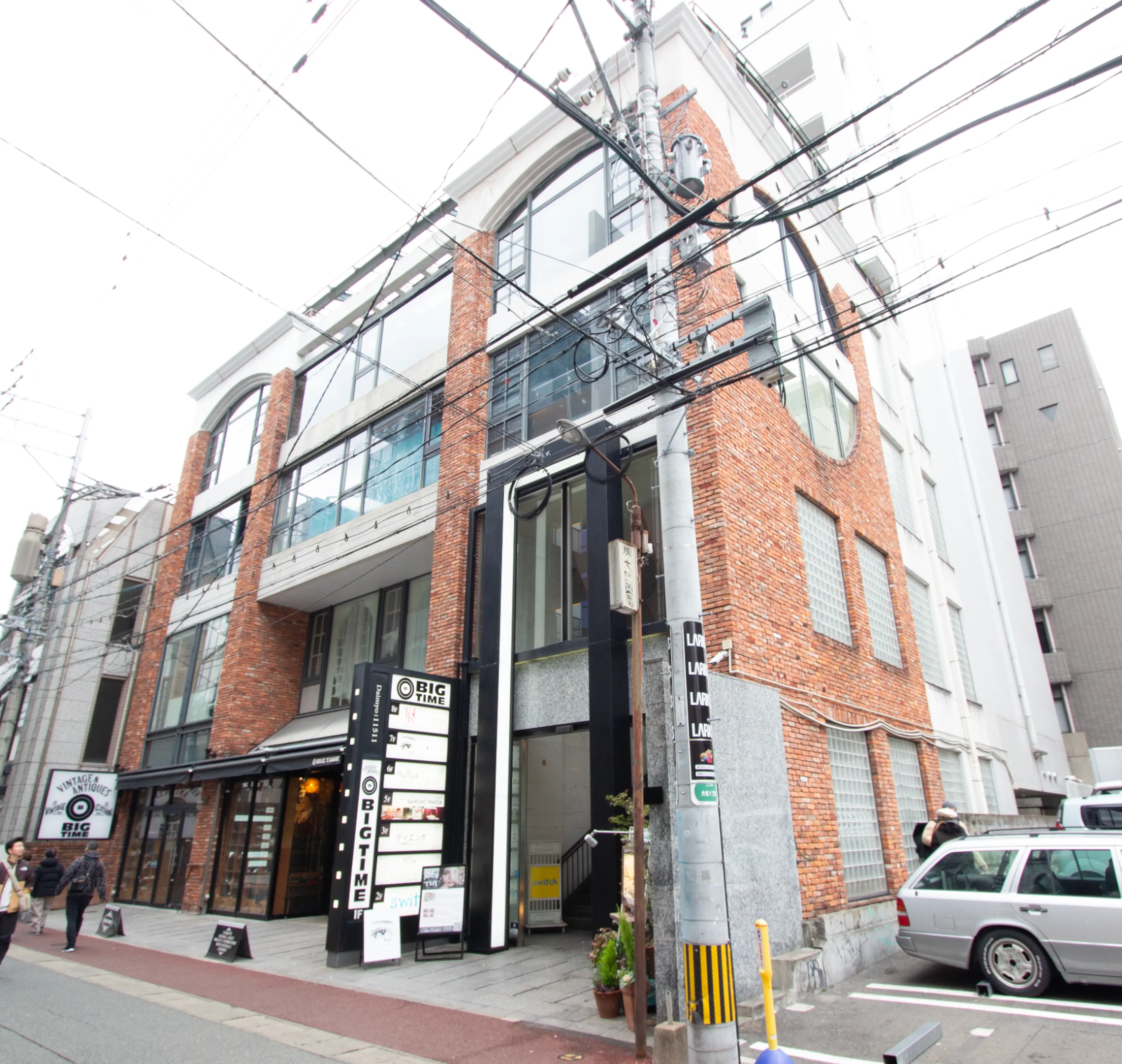 IROW天神大名店　ブリーチ/ダブルカラー【イロウ】の内観・外観1