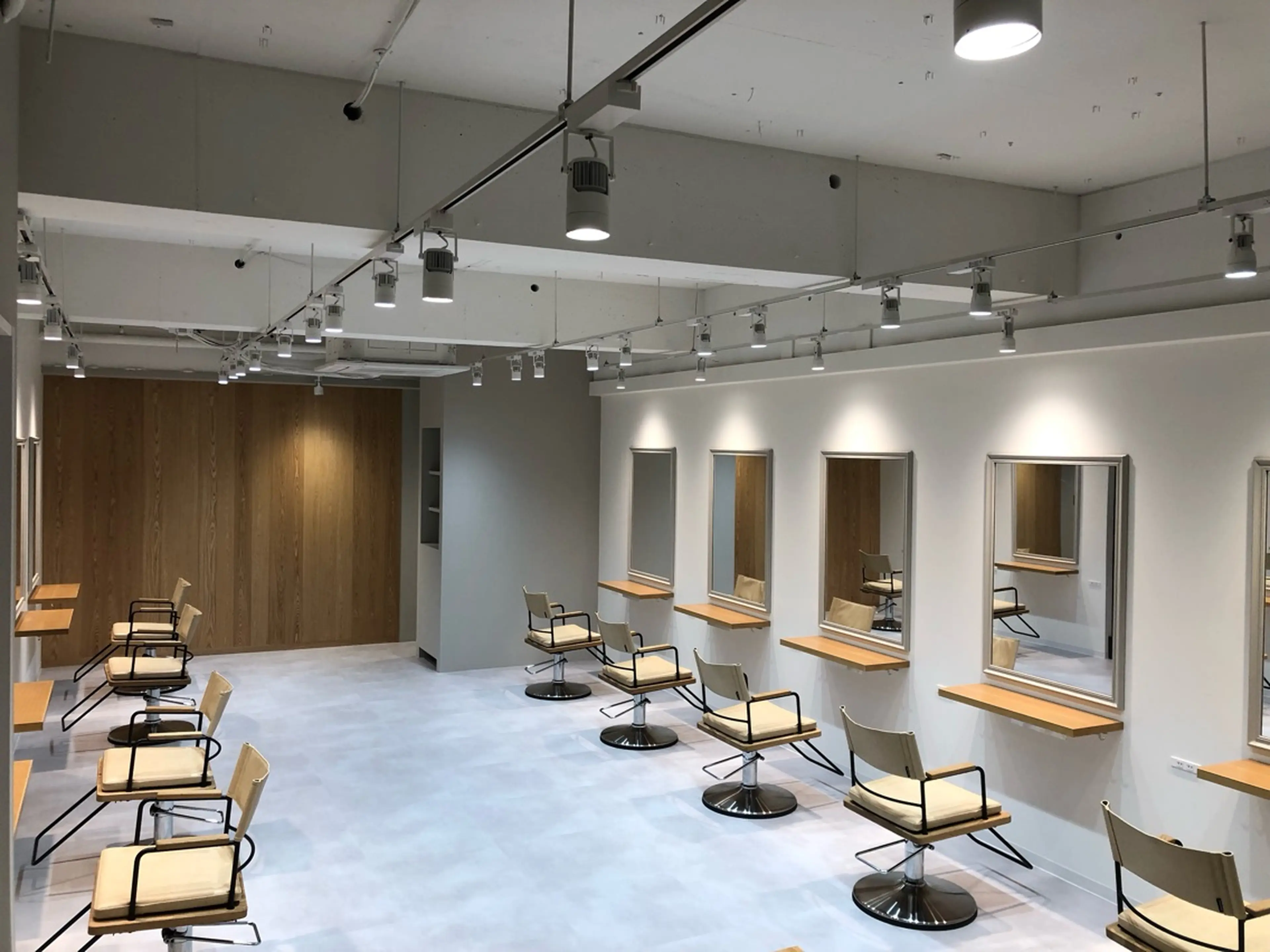TREAT HAIR DESIGN　津田沼店の内観・外観3