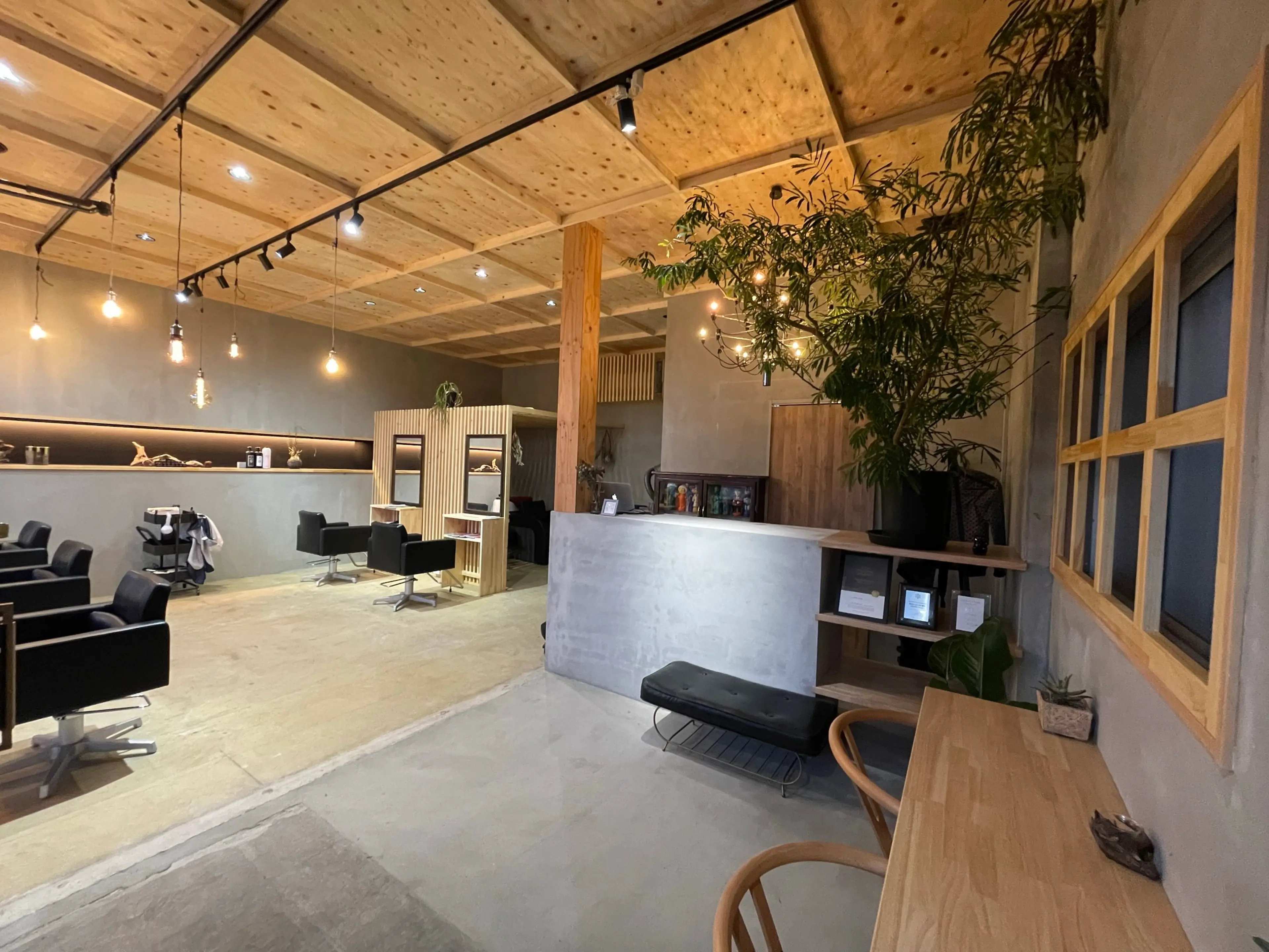 SHINYA HAIRS泉大津本店の内観・外観2